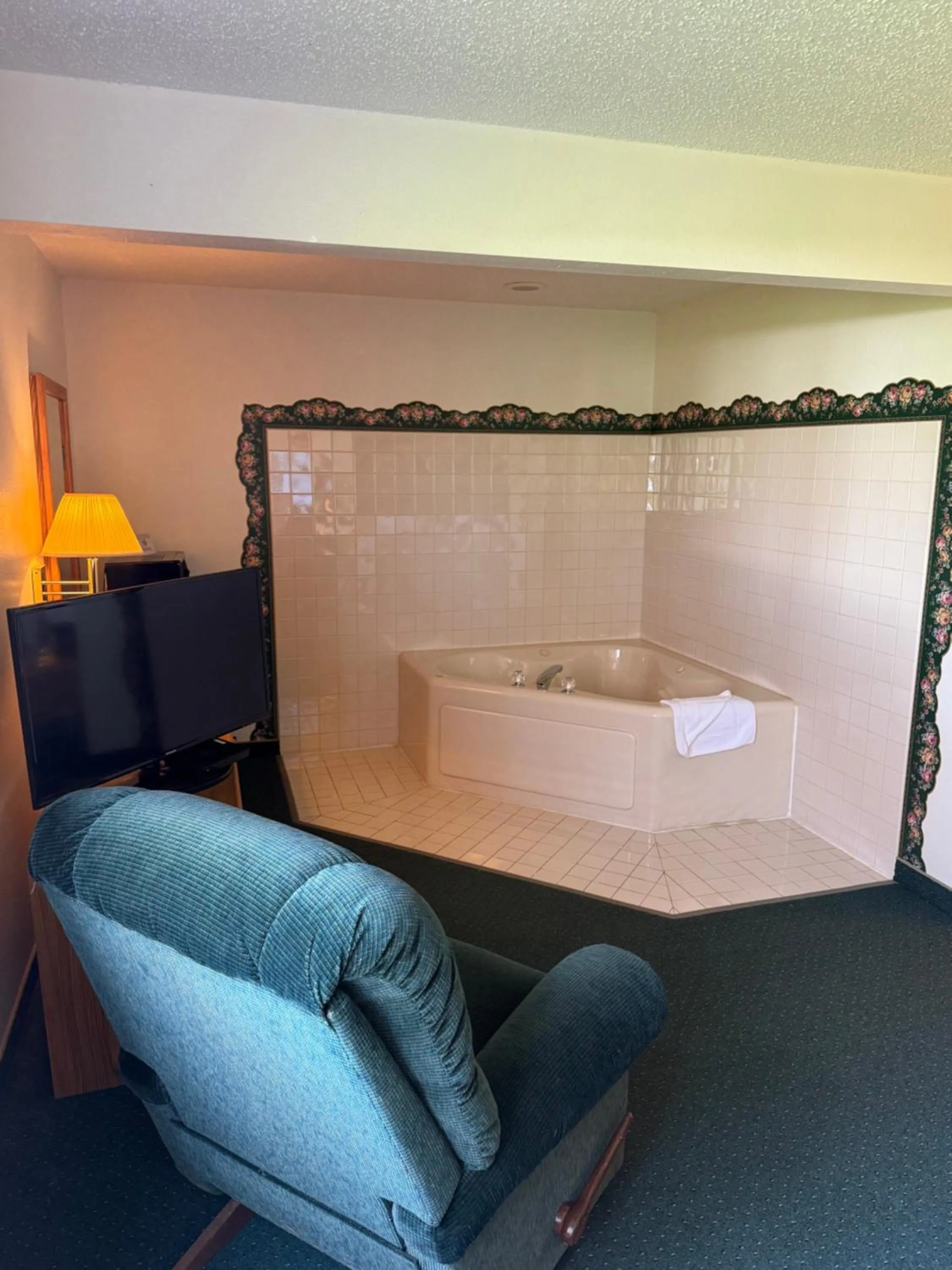 Bed in Budget inn & Suites