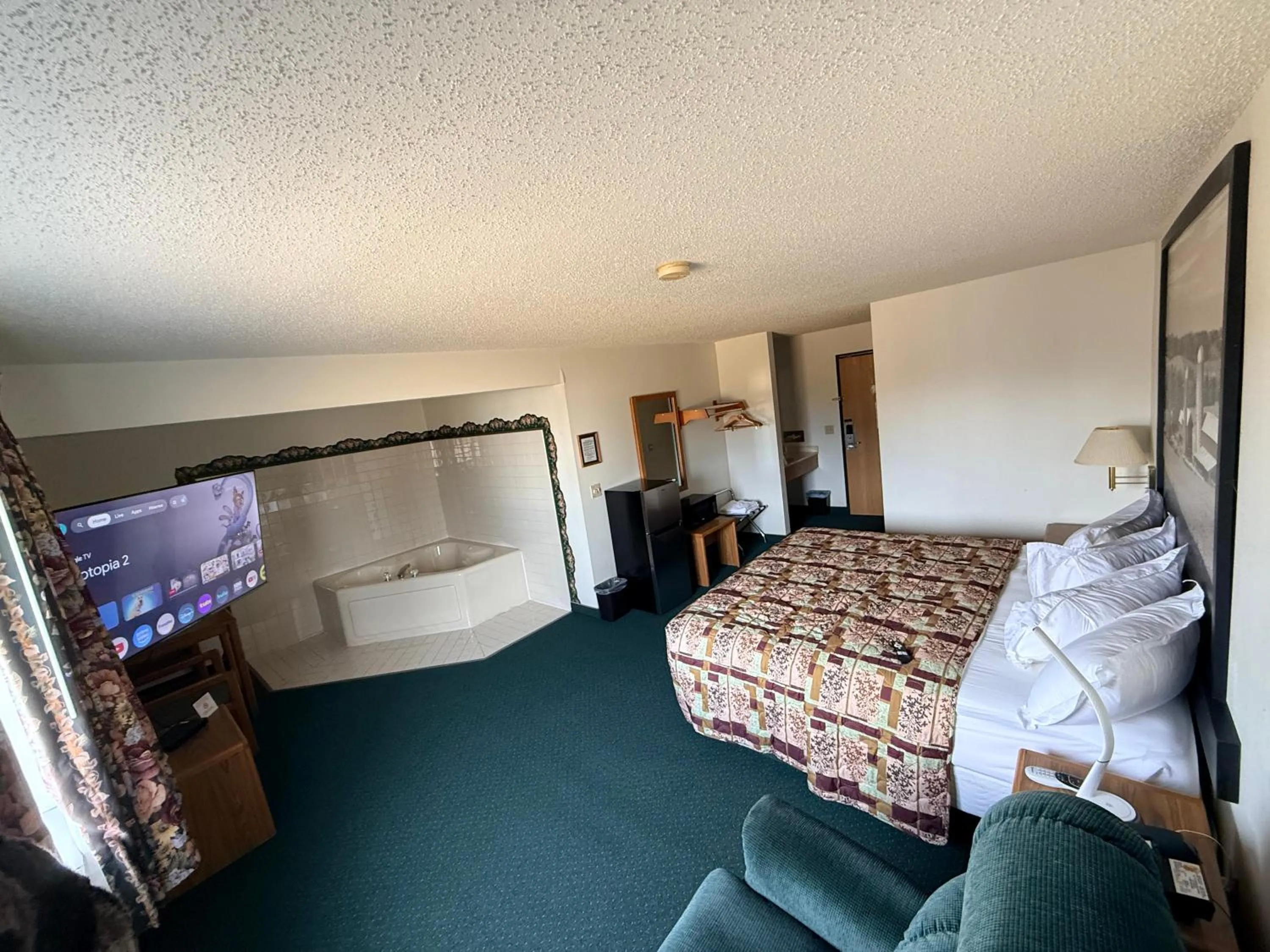 Bed in Budget inn & Suites