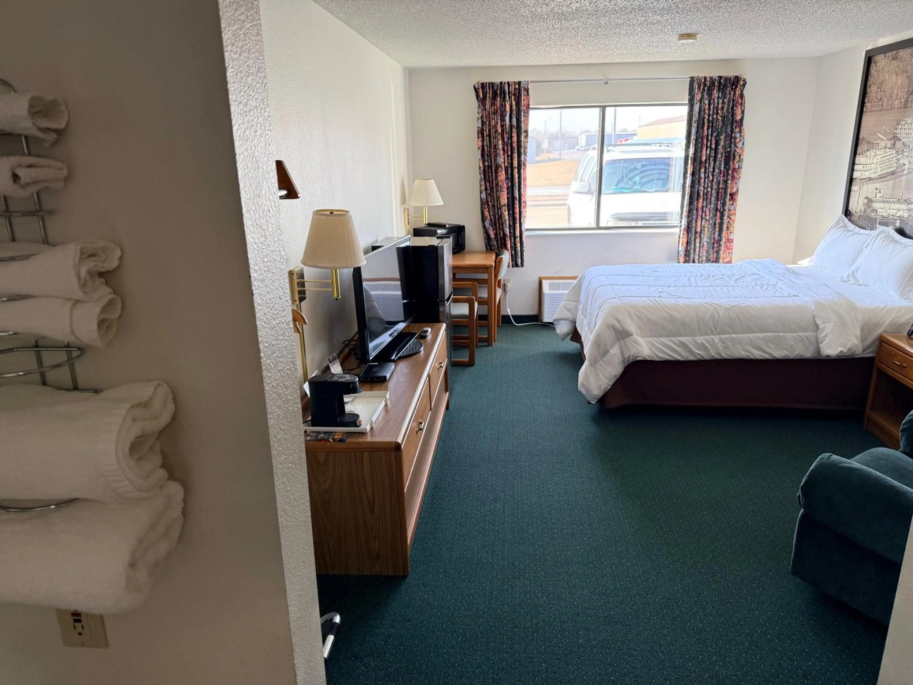 Bed in Budget inn & Suites