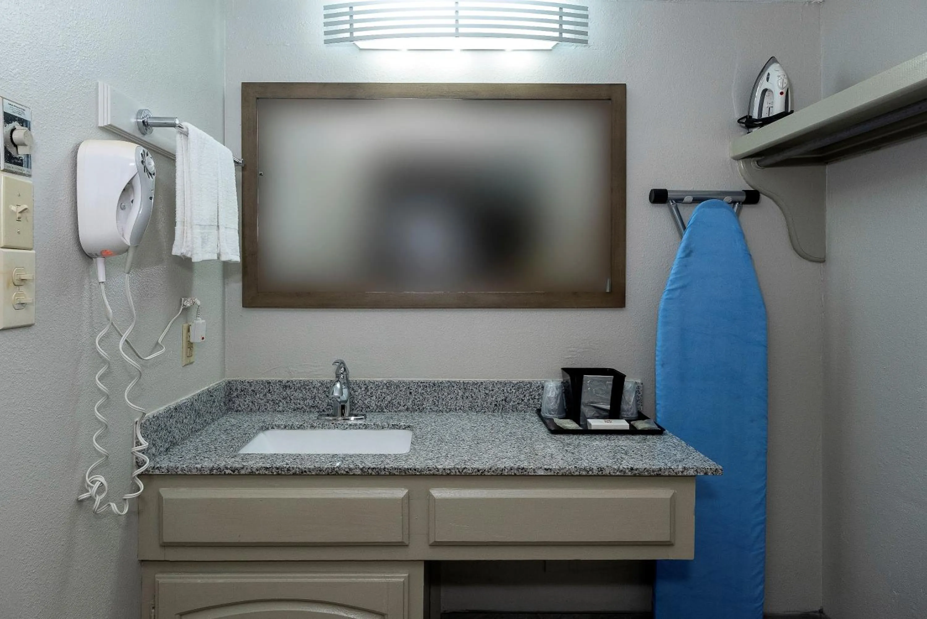 Bathroom in Red Roof Inn Monroe