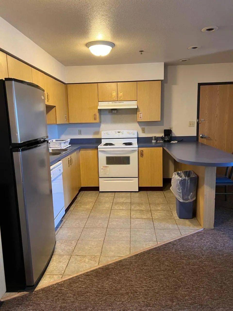 Kitchen or kitchenette in Boarders Inn & Suites by Cobblestone Hotels - Brush