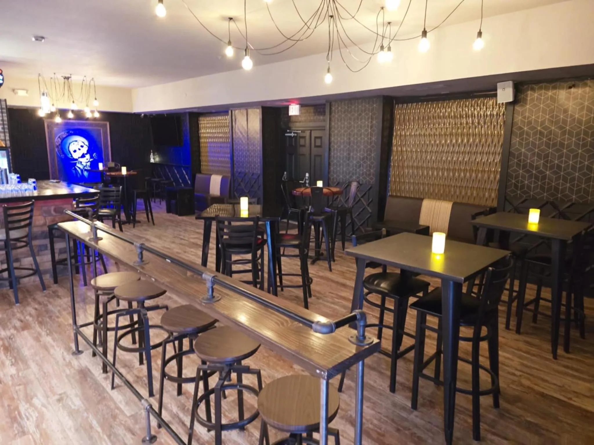 Lounge or bar in Boarders Inn & Suites by Cobblestone Hotels - Brush