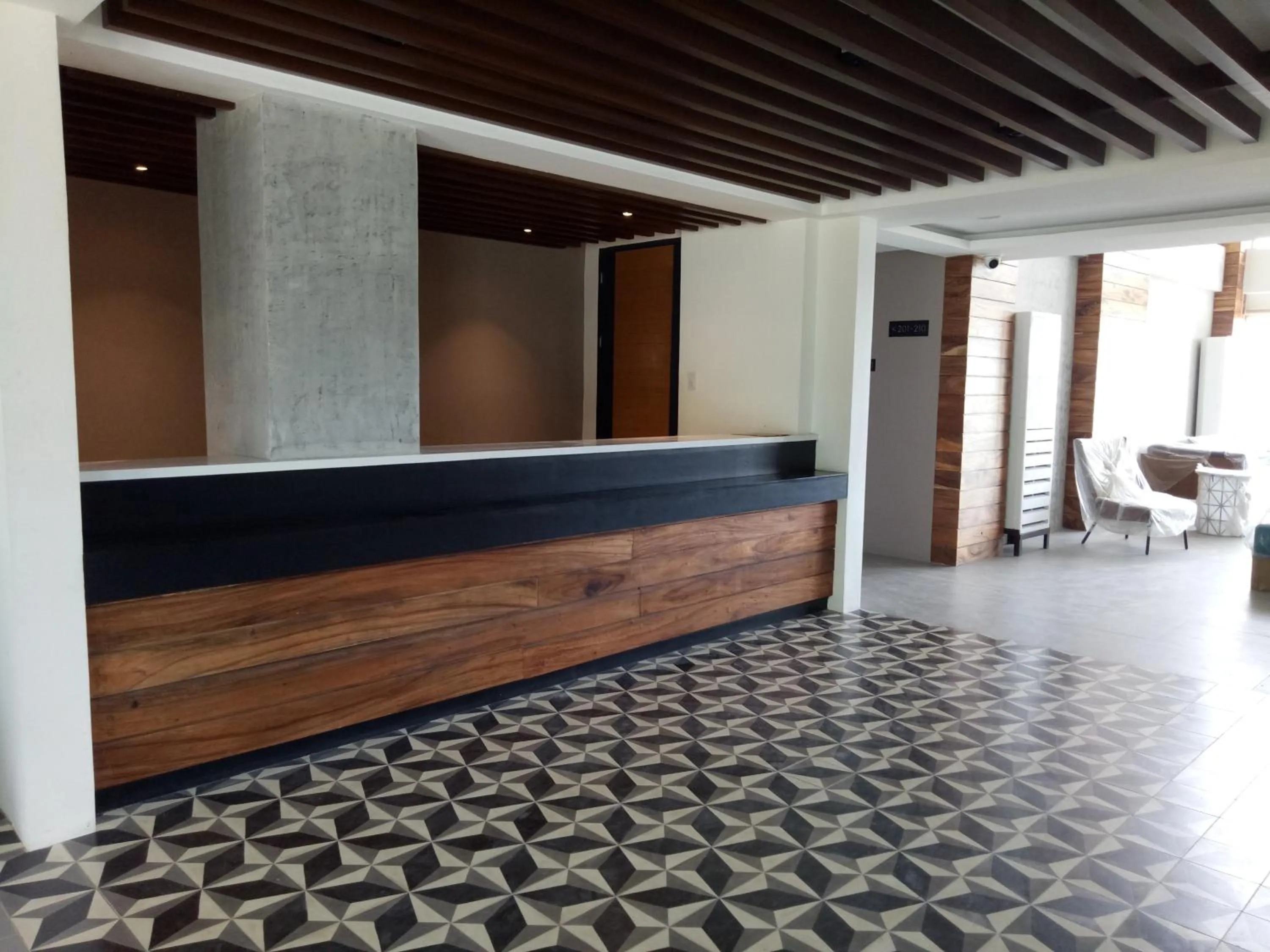 Lobby or reception in Crown Hotel at Harbour Springs Palawan Managed by Enderun Hotels