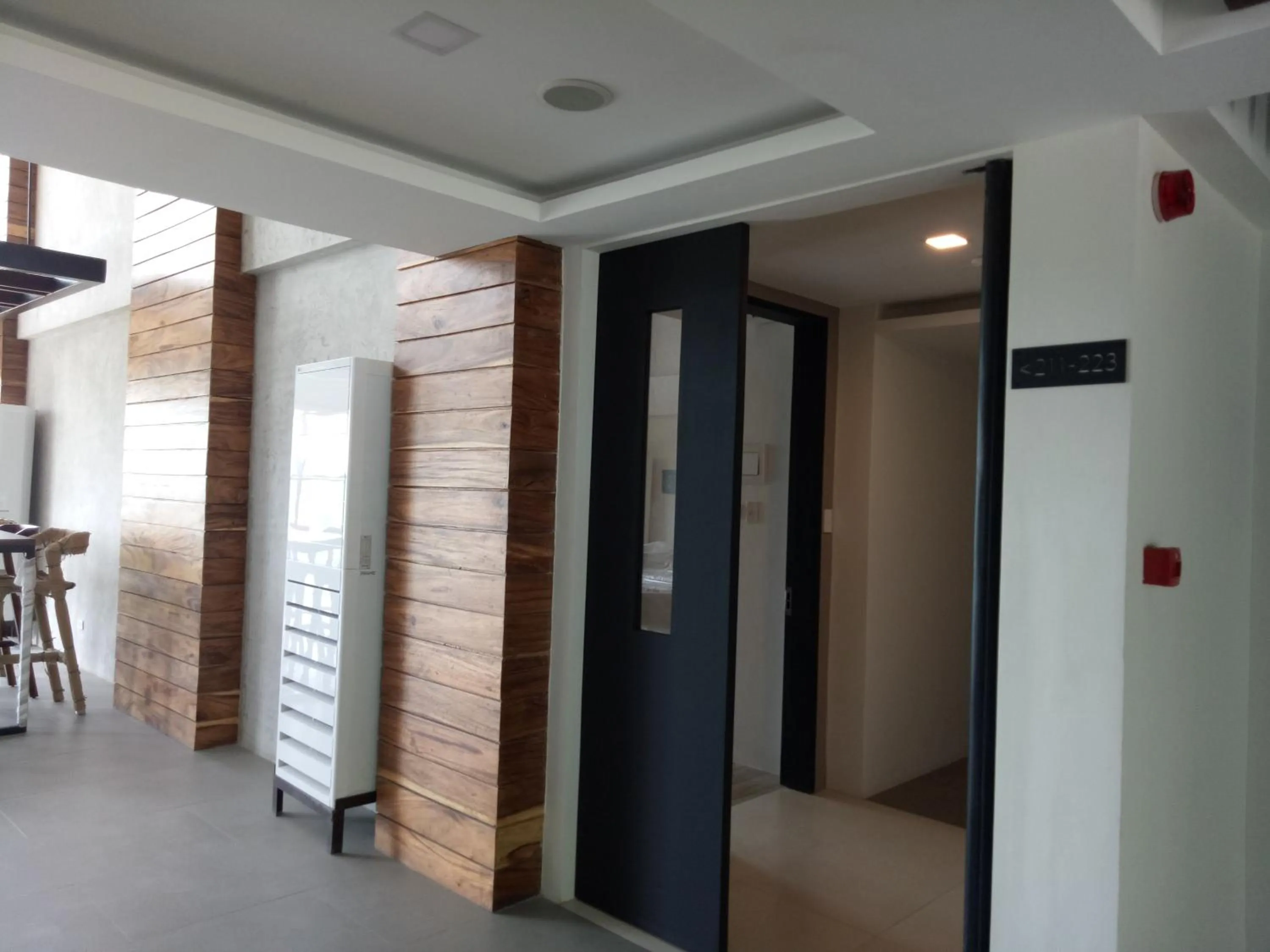 Lobby or reception in Crown Hotel at Harbour Springs Palawan Managed by Enderun Hotels