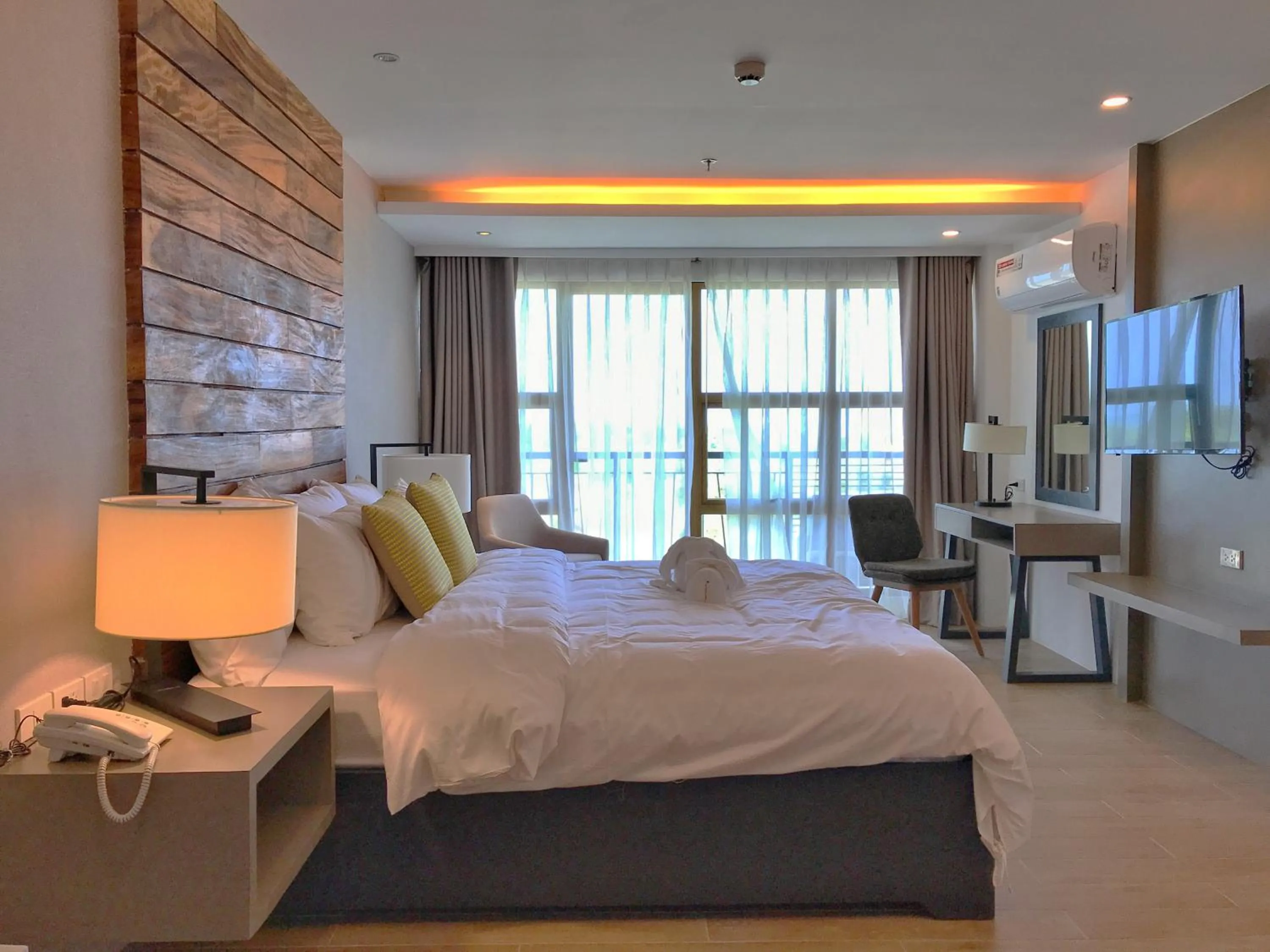 Bedroom, Bed in Crown Hotel at Harbour Springs Palawan Managed by Enderun Hotels