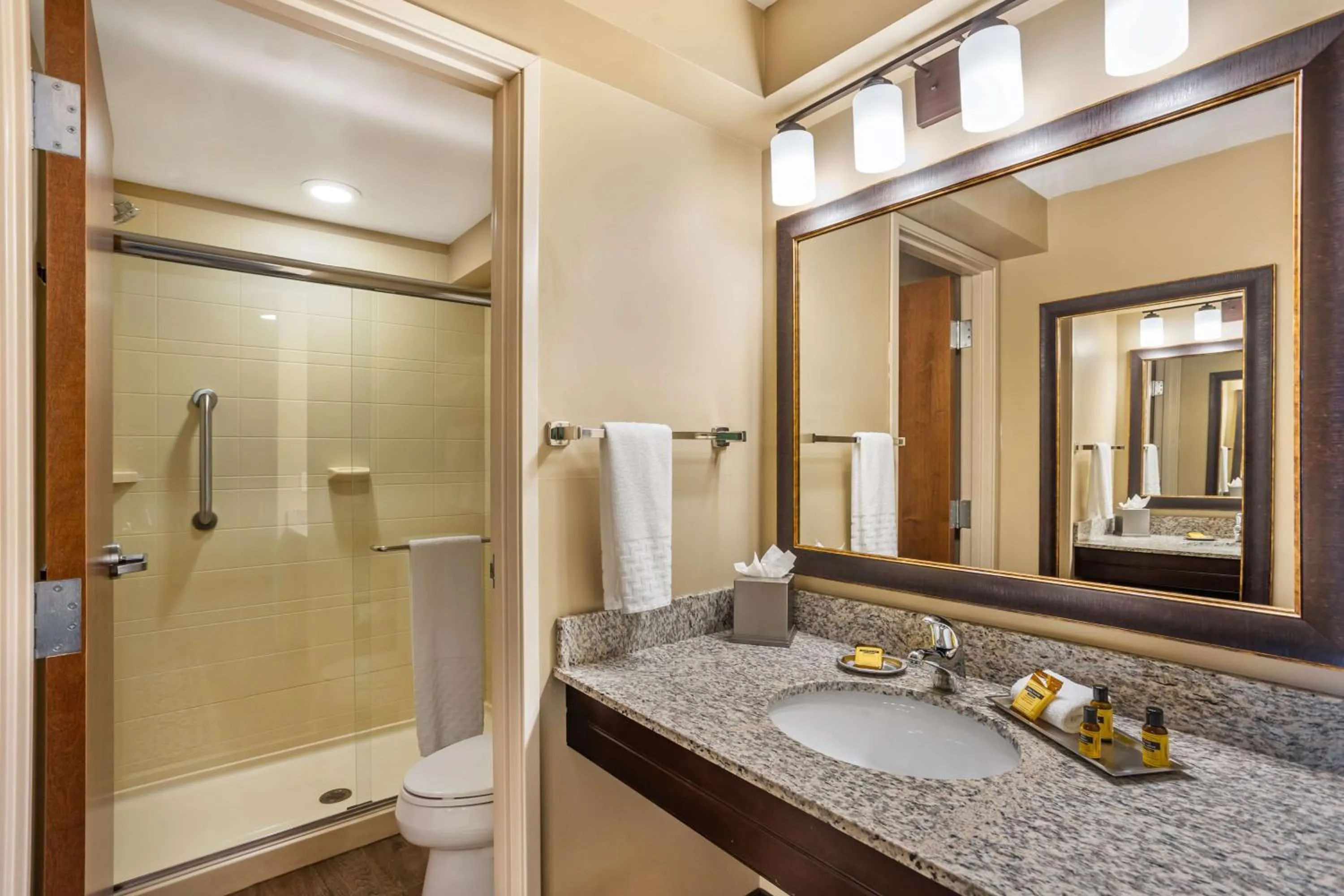 Bathroom in Best Western Plus Intercourse Village Inn