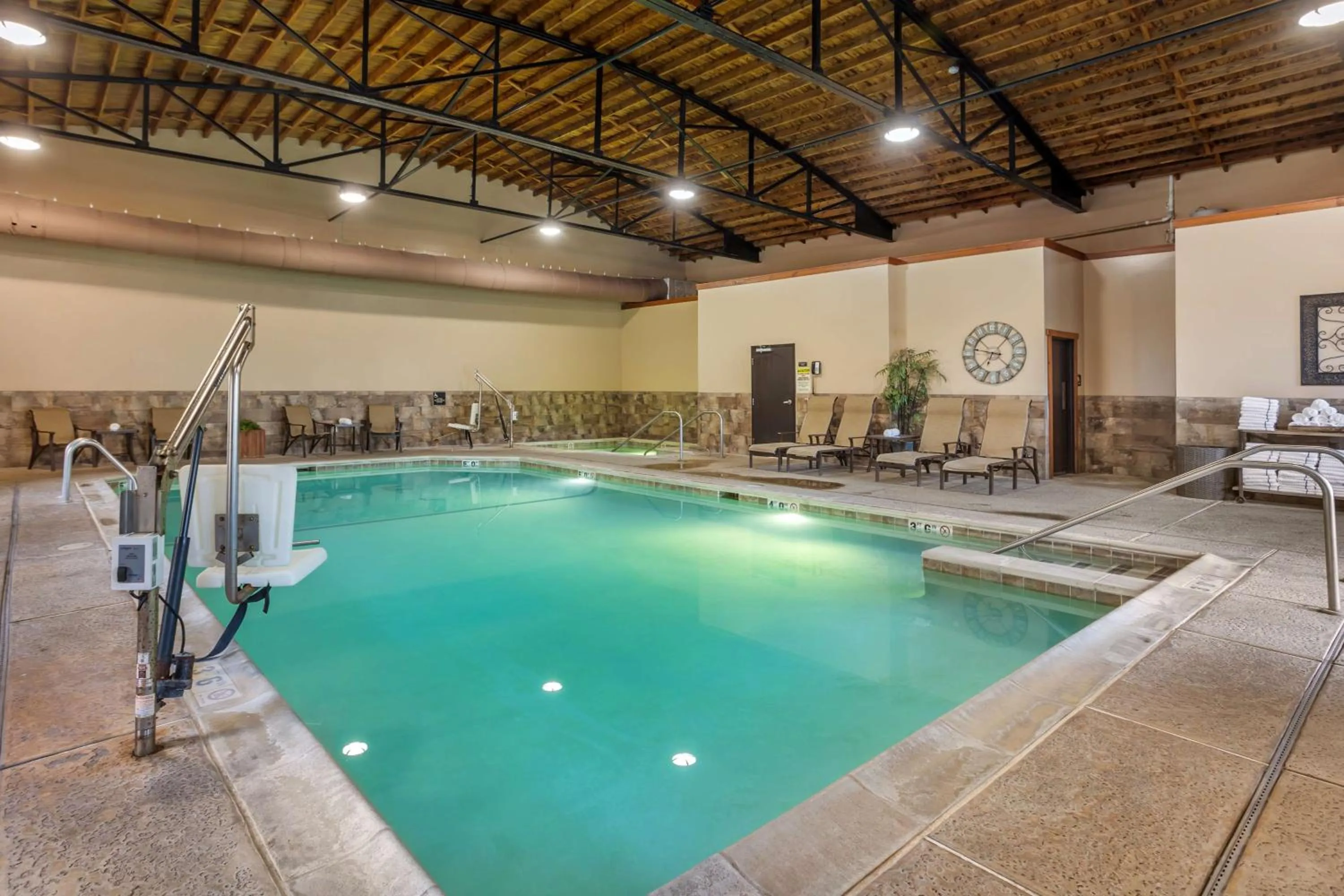 Pool view in Best Western Plus Intercourse Village Inn