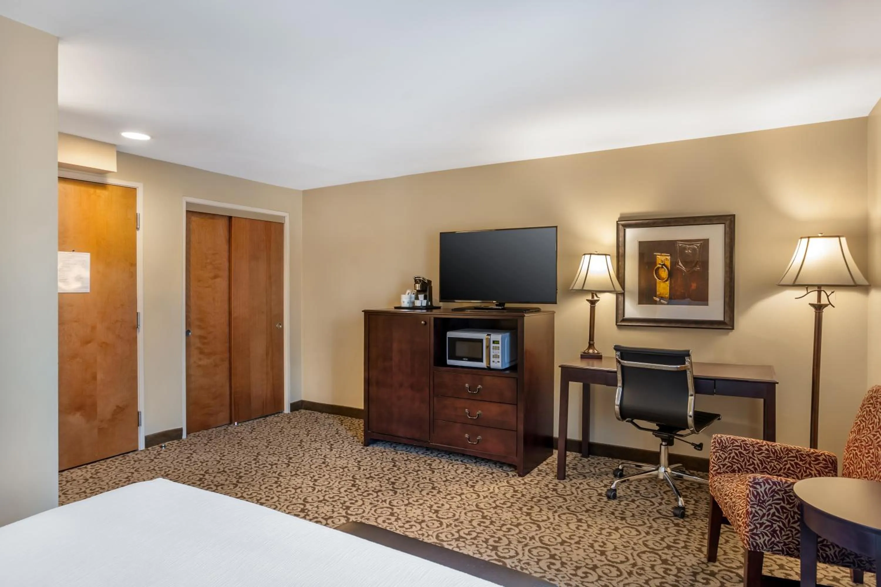 View (from property/room), Bed in Best Western Plus Intercourse Village Inn