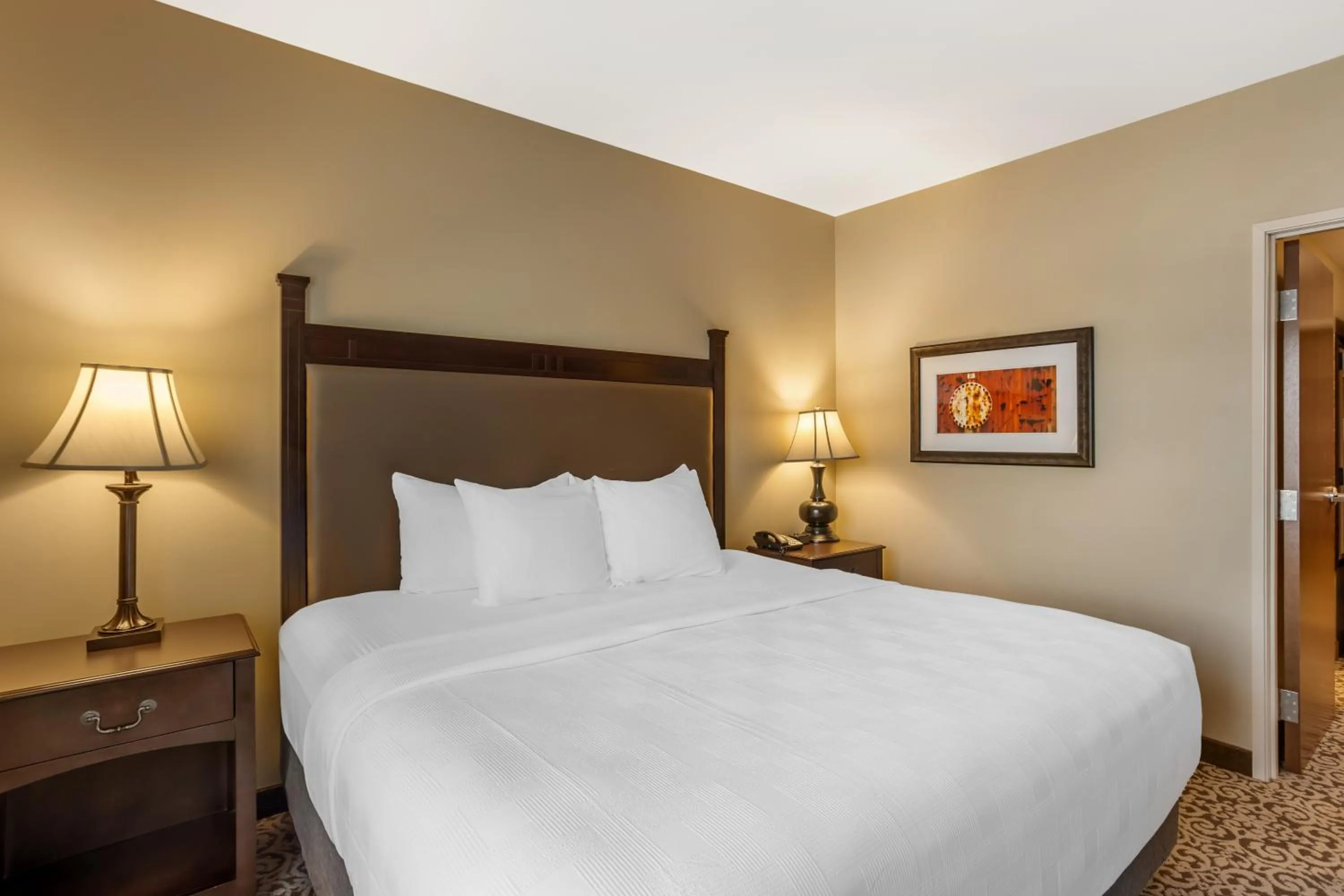 Bed in Best Western Plus Intercourse Village Inn