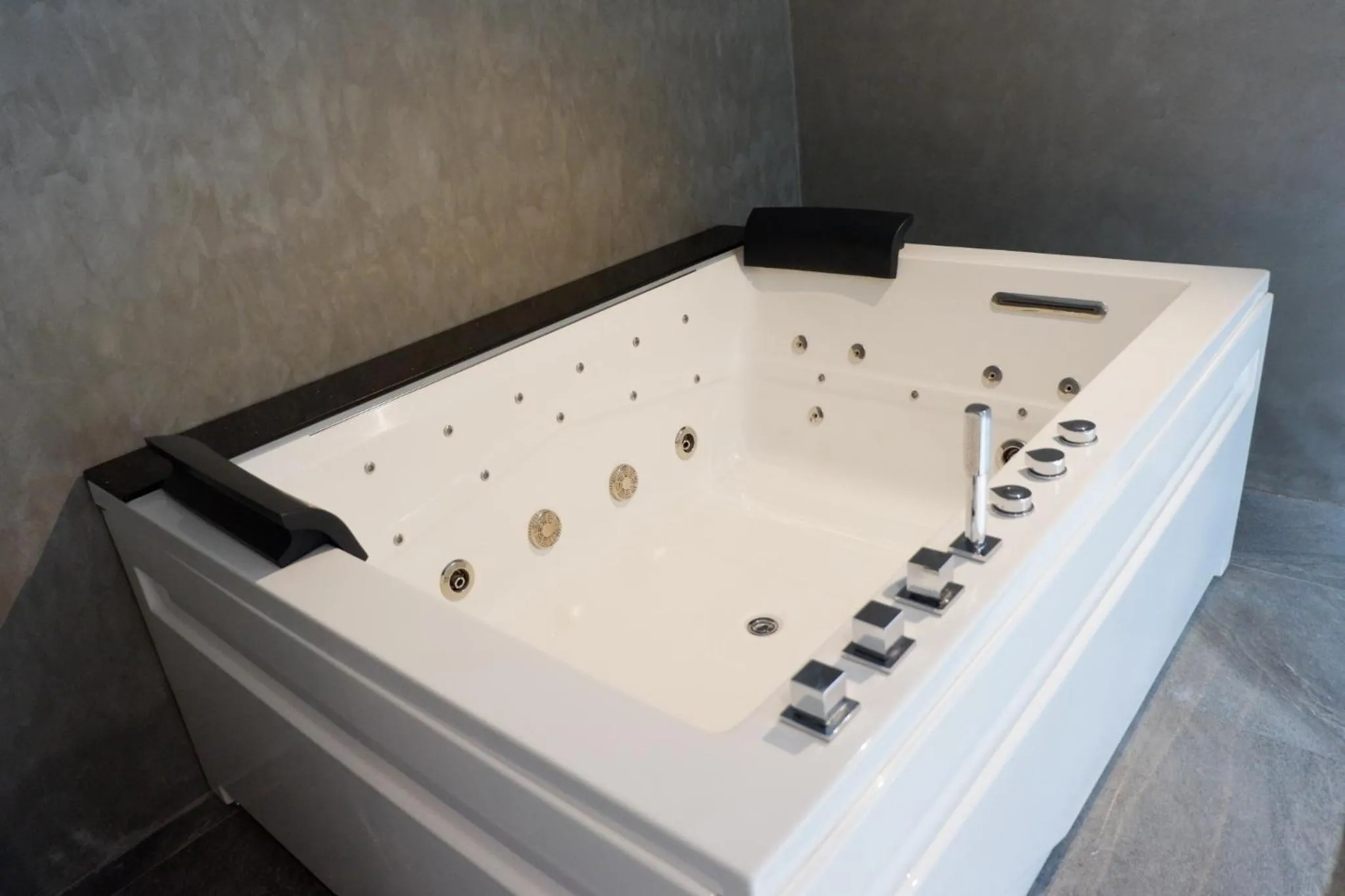 Bath in Chill D Resort Buriram