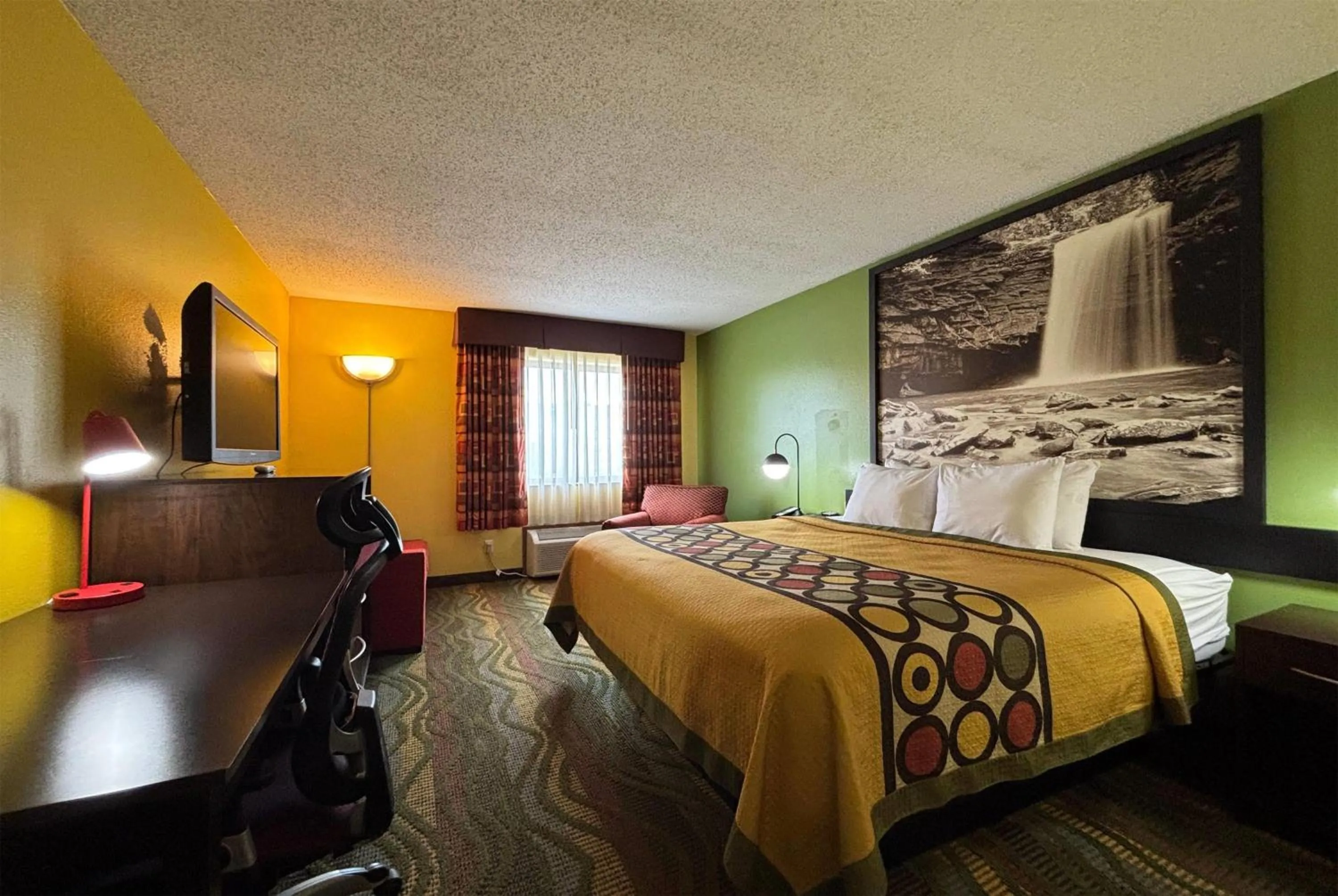 Photo of the whole room, Bed in Super 8 by Wyndham Jacksonville