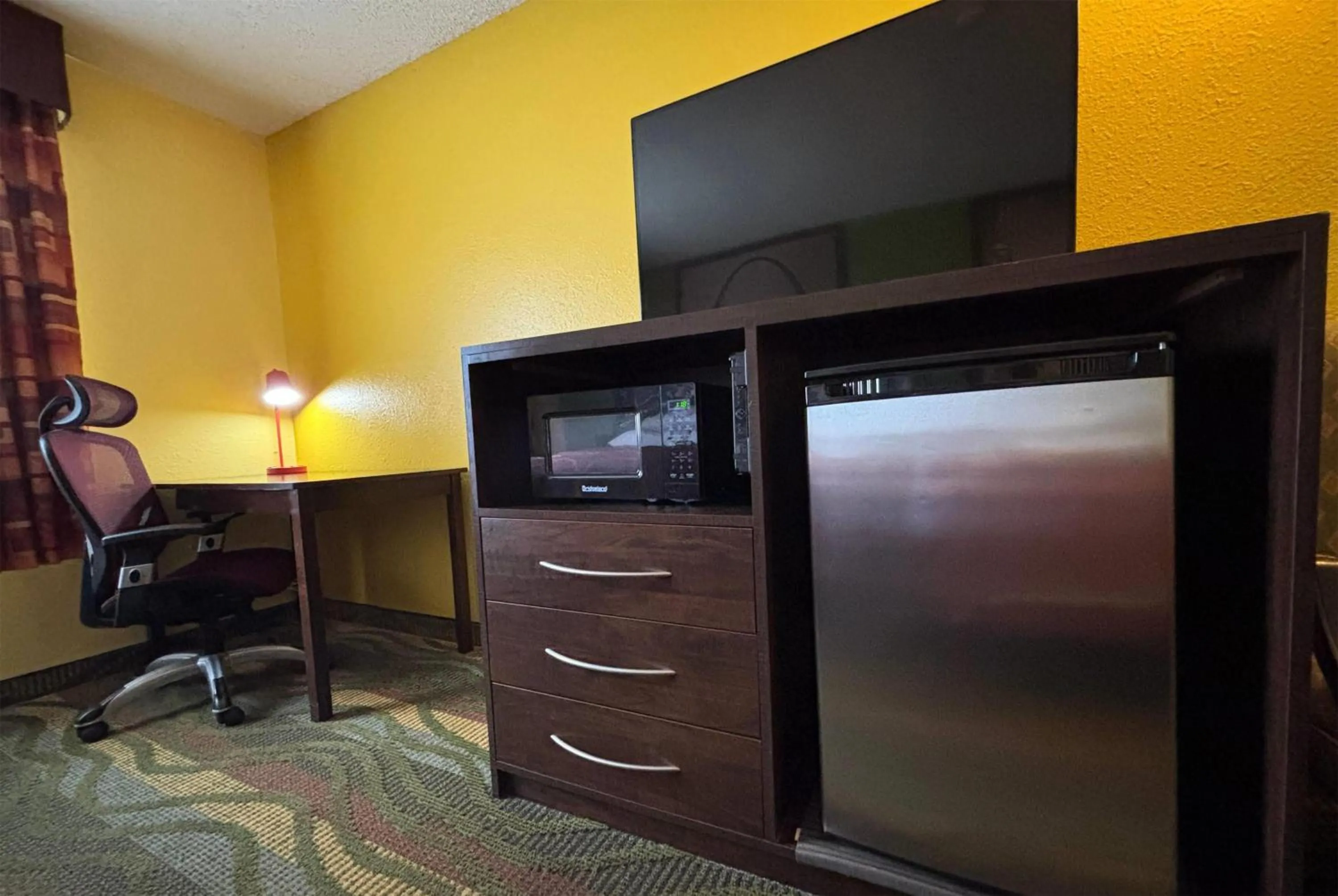 Photo of the whole room in Super 8 by Wyndham Jacksonville