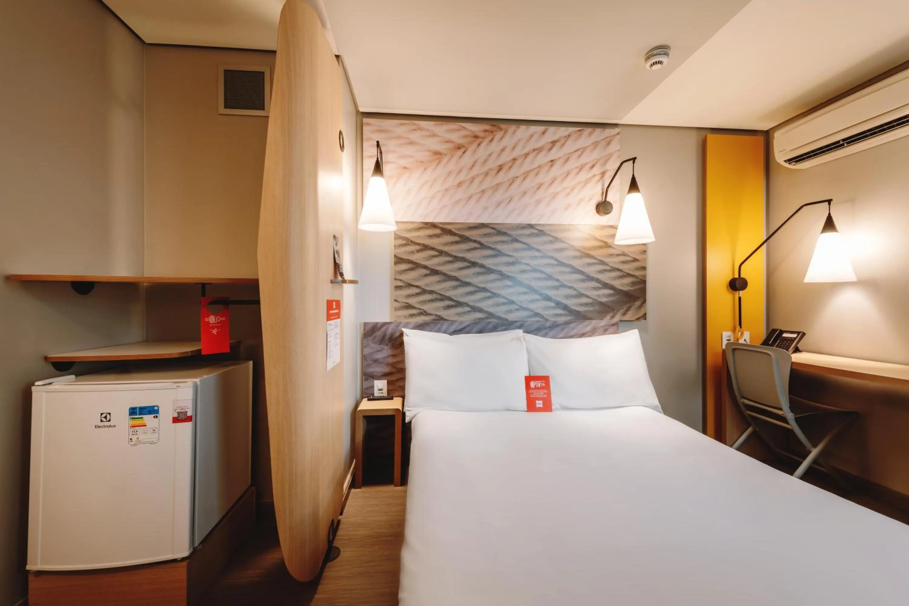 Photo of the whole room, Bed in ibis Juazeiro do Norte