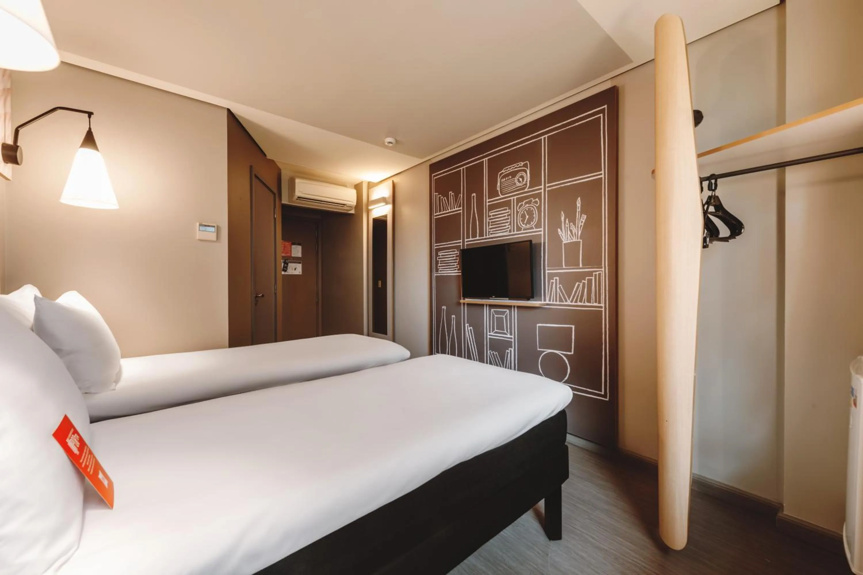 Photo of the whole room, Bed in ibis Juazeiro do Norte