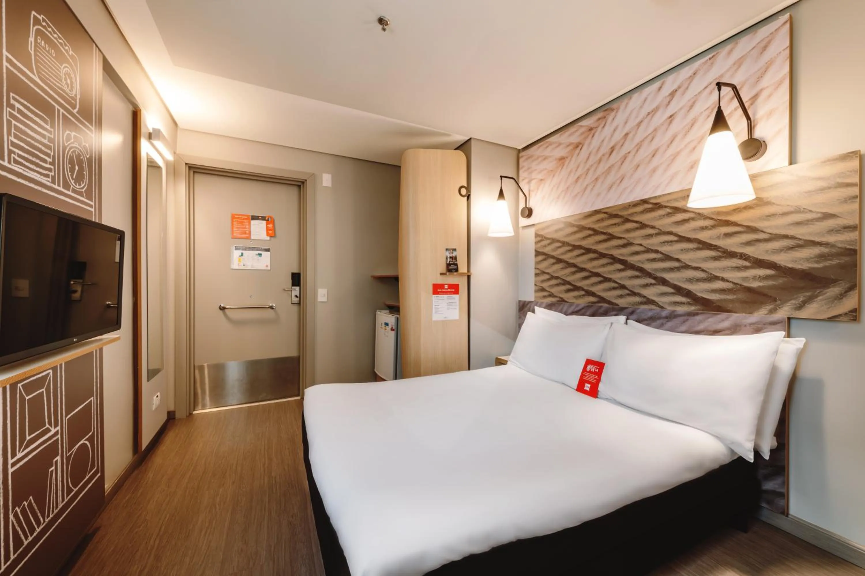 Photo of the whole room, Bed in ibis Juazeiro do Norte