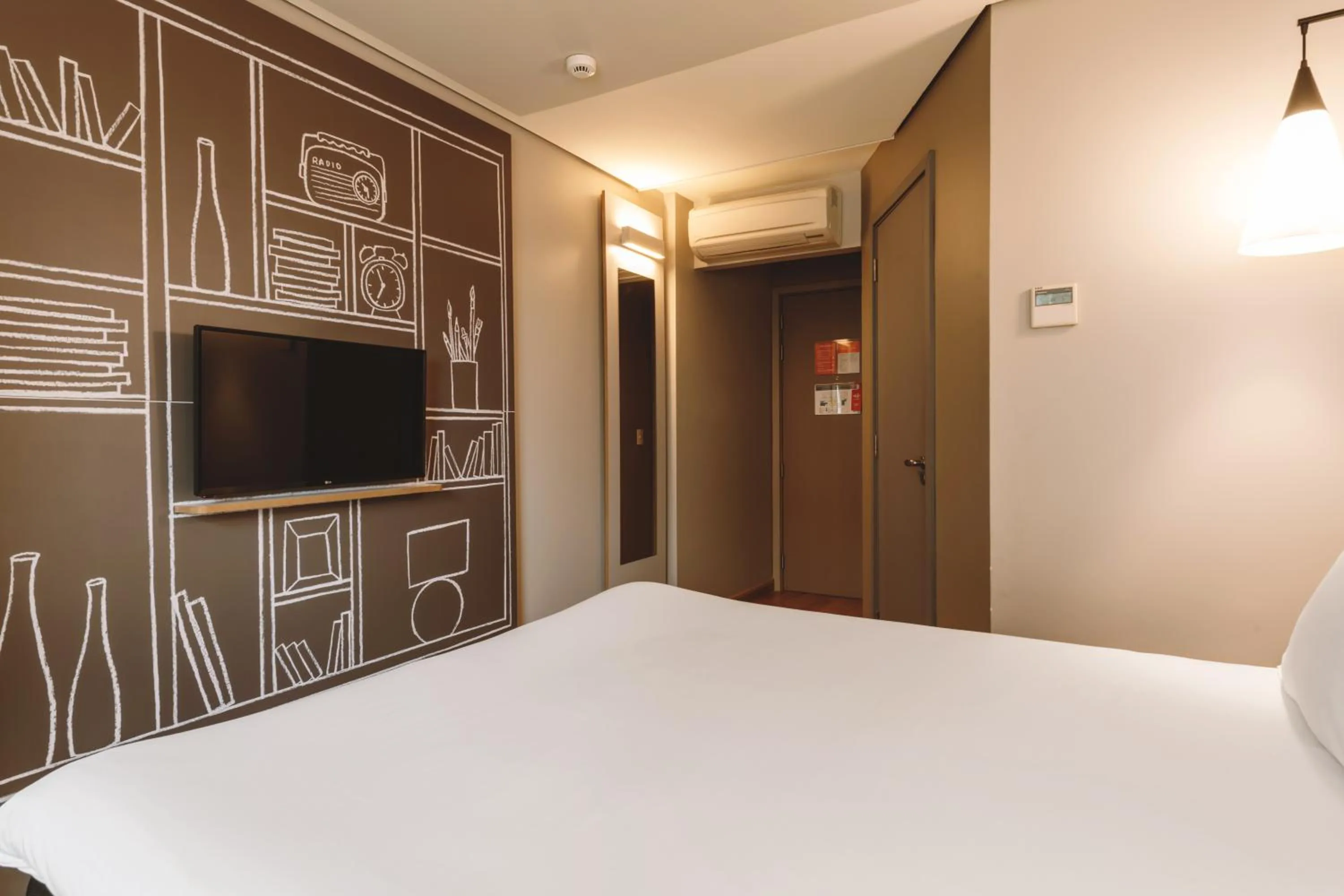 Photo of the whole room, Bed in ibis Juazeiro do Norte