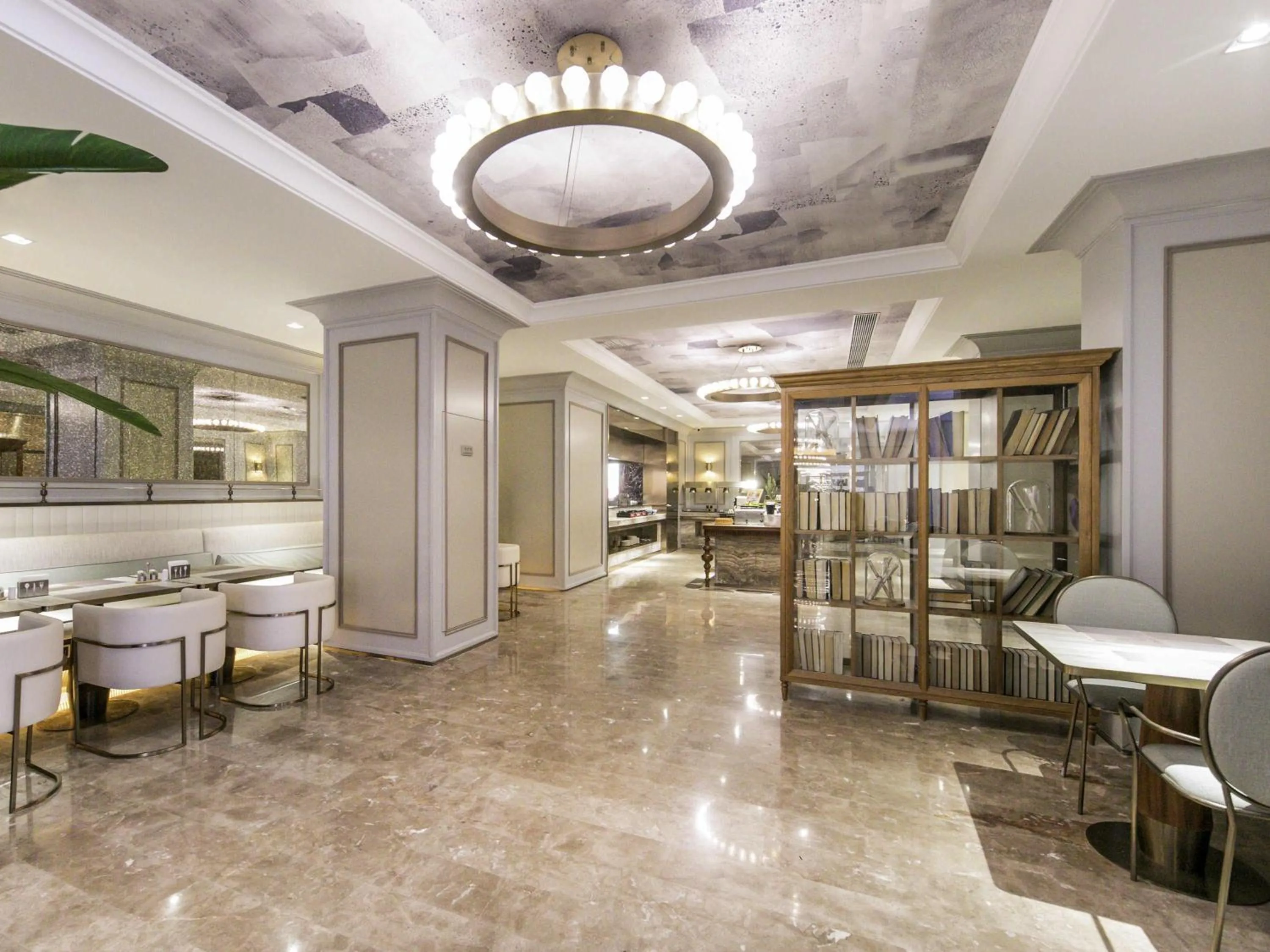 Restaurant/places to eat in Mercure Xi'an Downtown