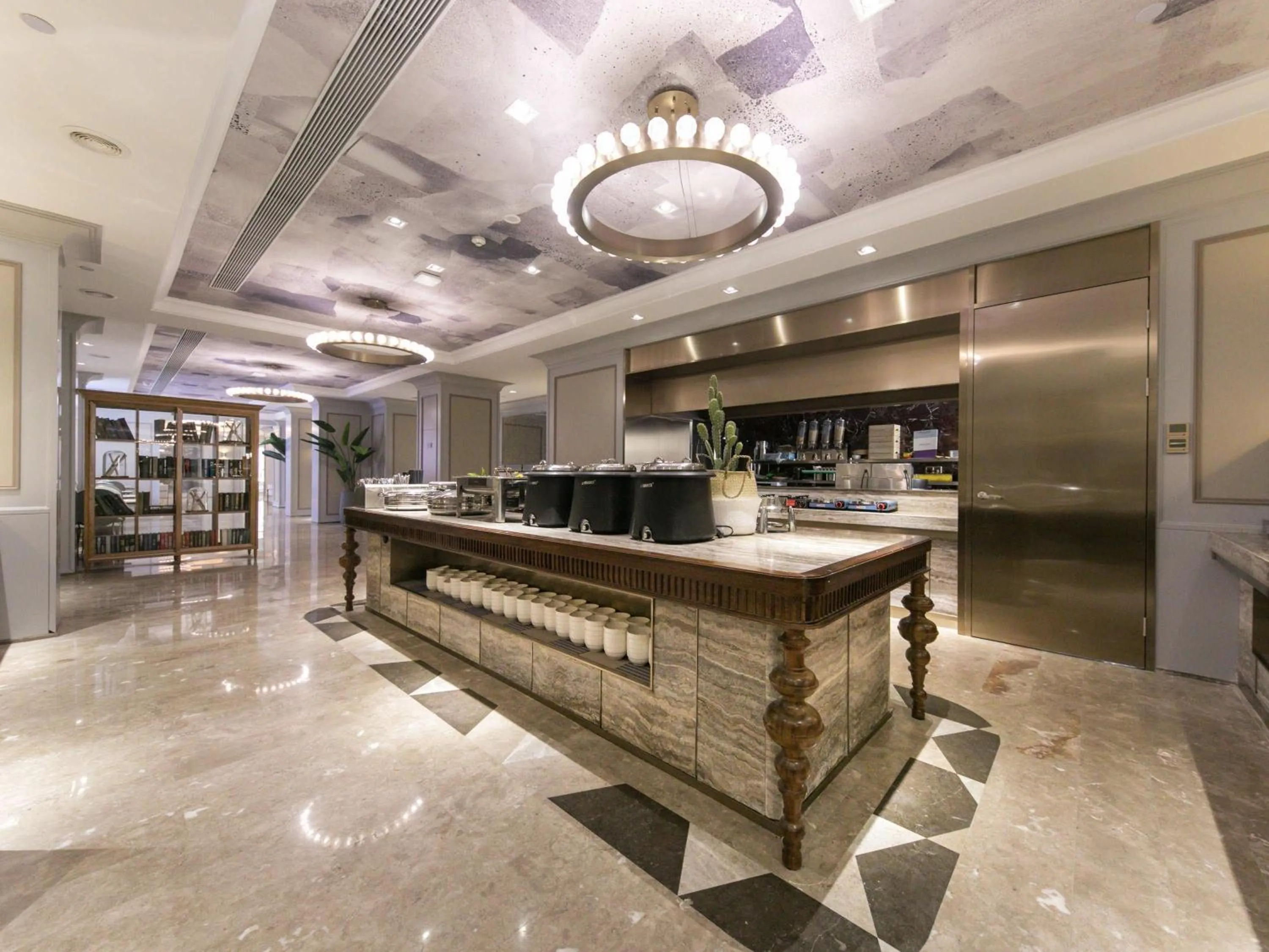 Restaurant/places to eat in Mercure Xi'an Downtown