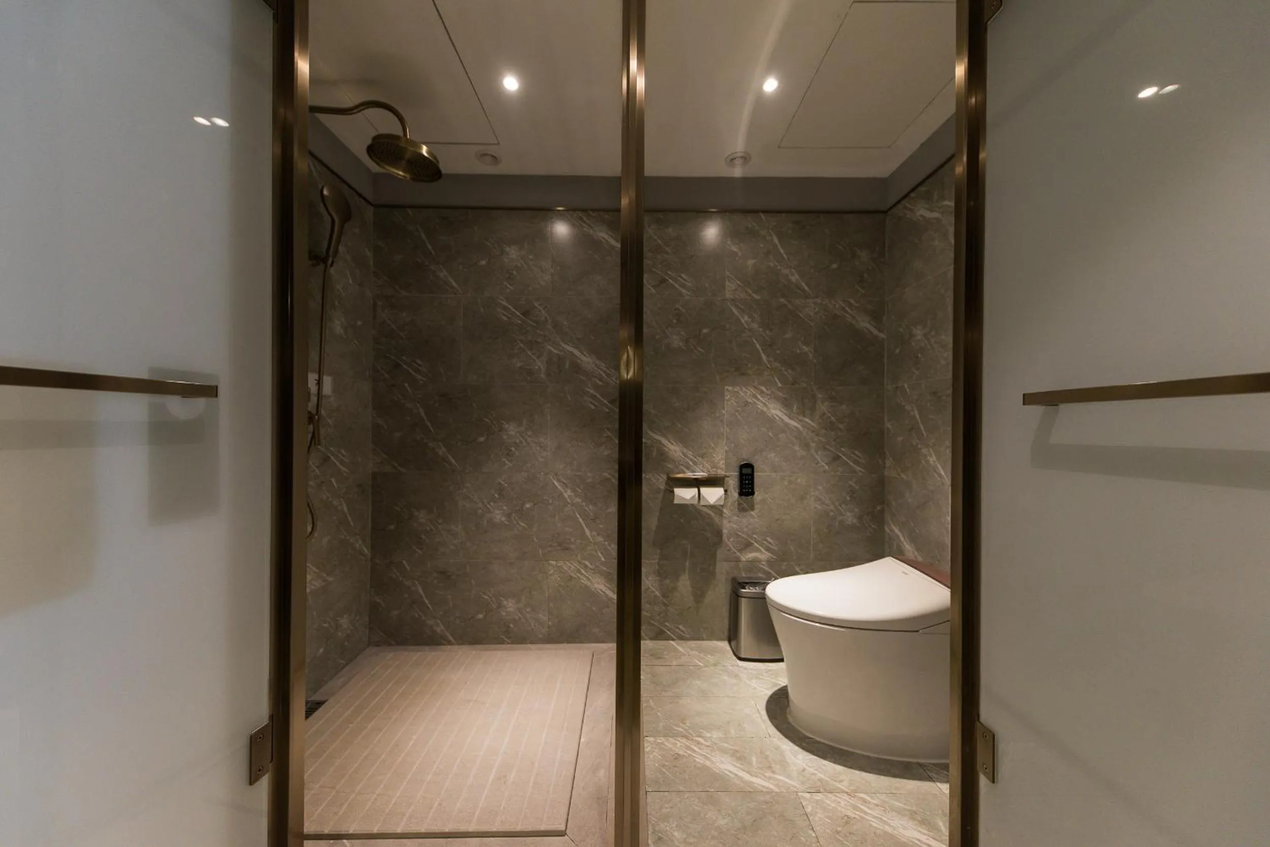 Toilet in Mercure Xi'an Downtown