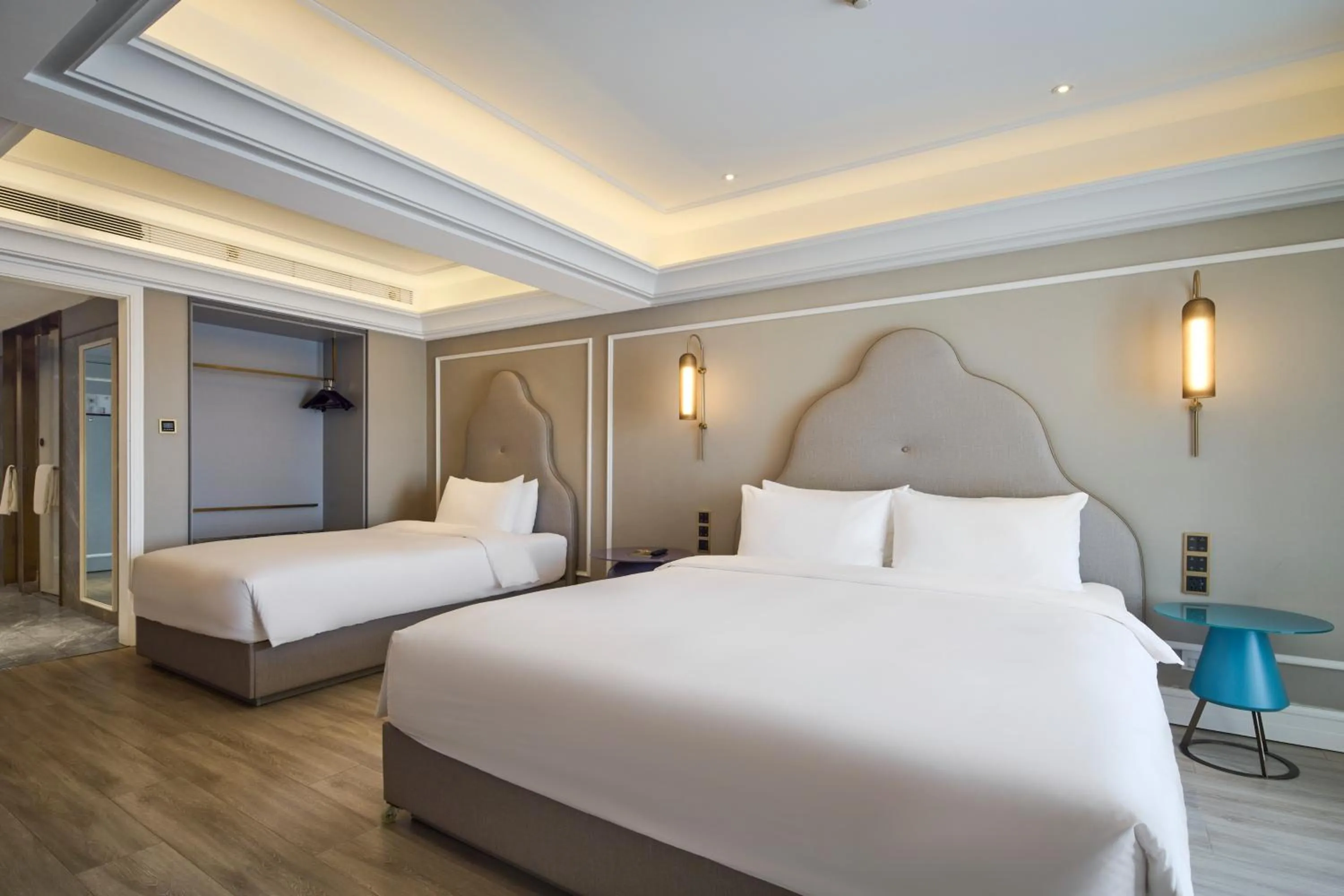 Photo of the whole room, Bed in Mercure Xi'an Downtown