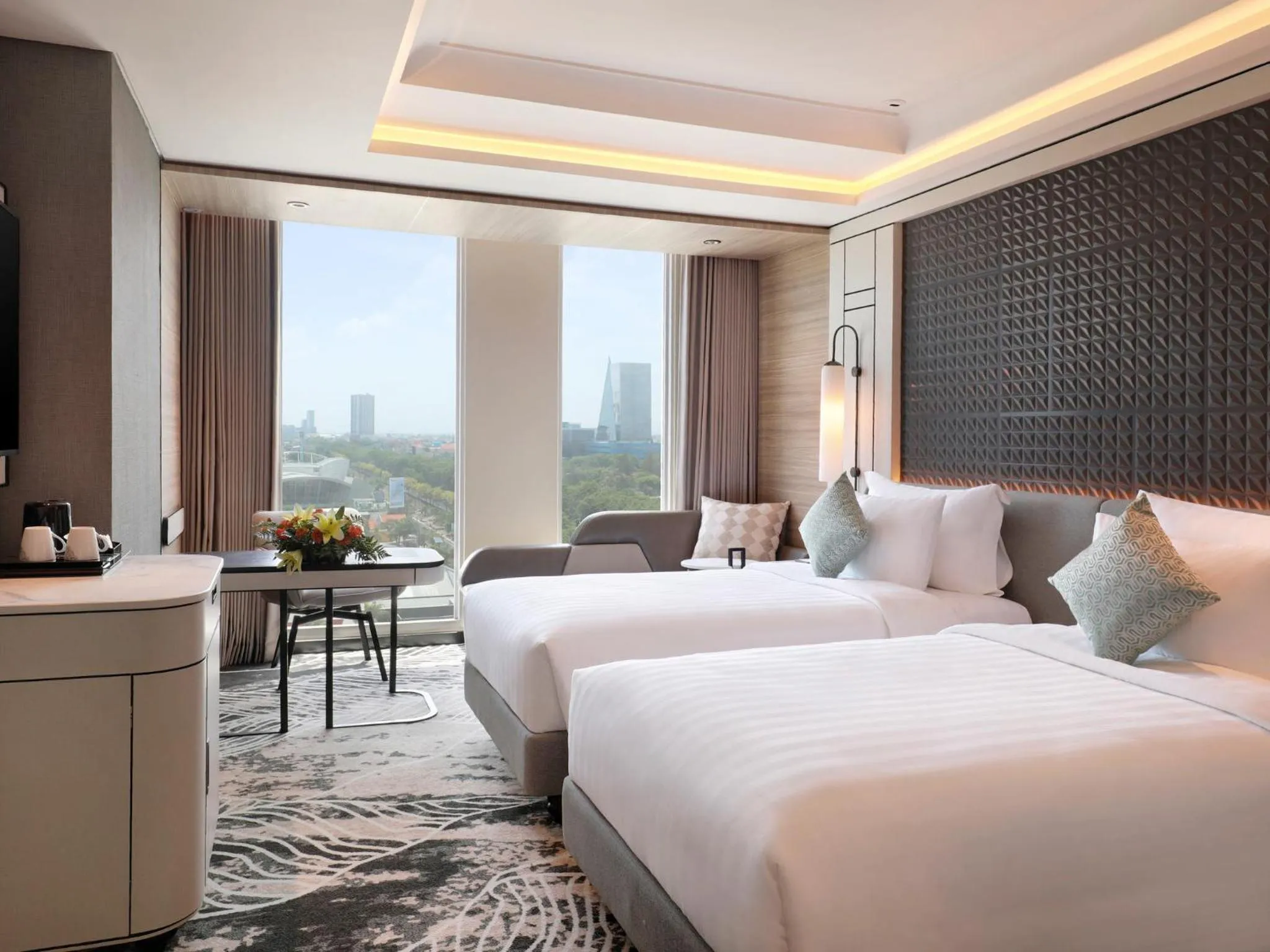 Bedroom, Bed in Movenpick Surabaya City