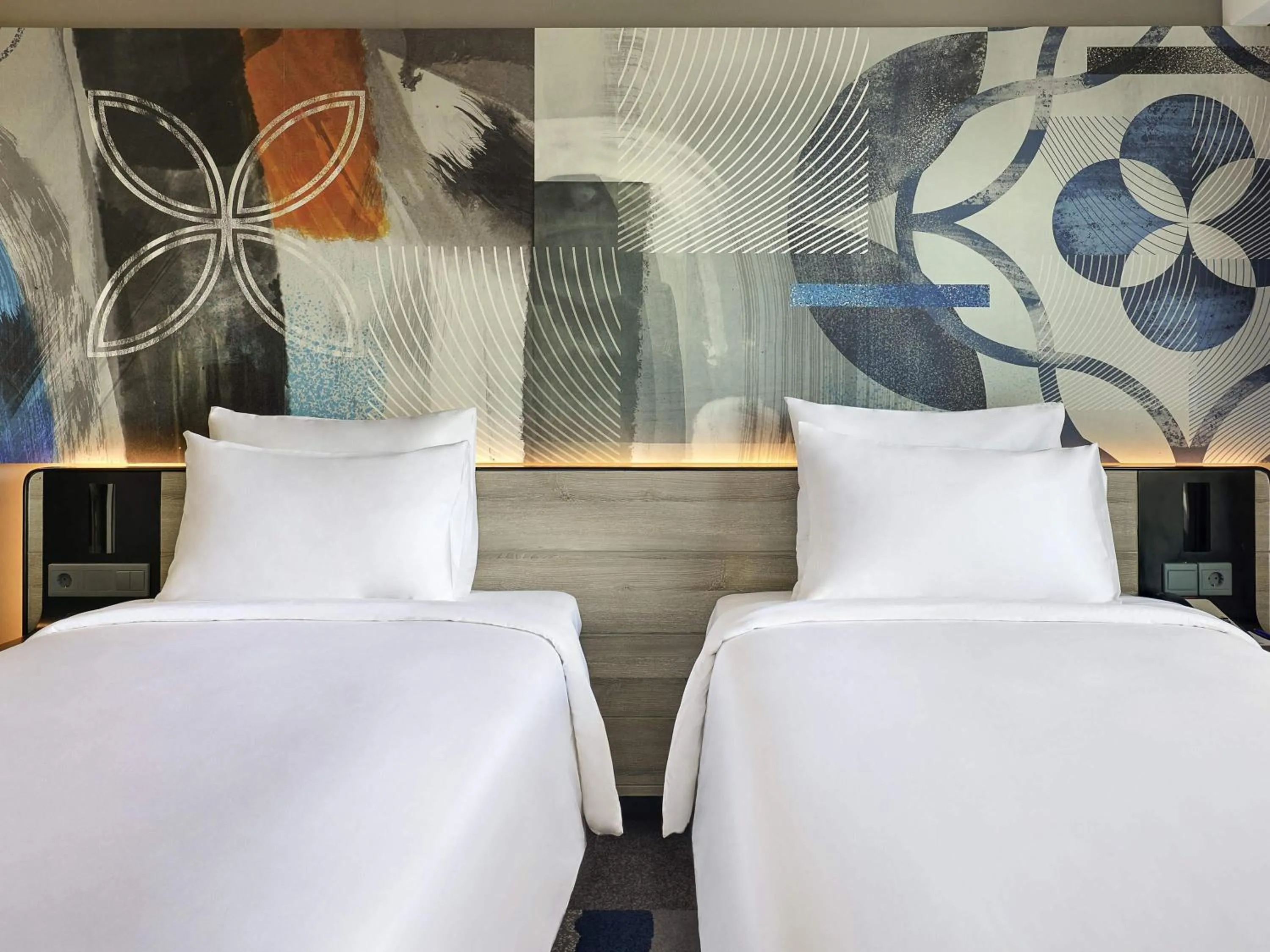 Bedroom, Bed in Novotel Suites Yogyakarta Malioboro