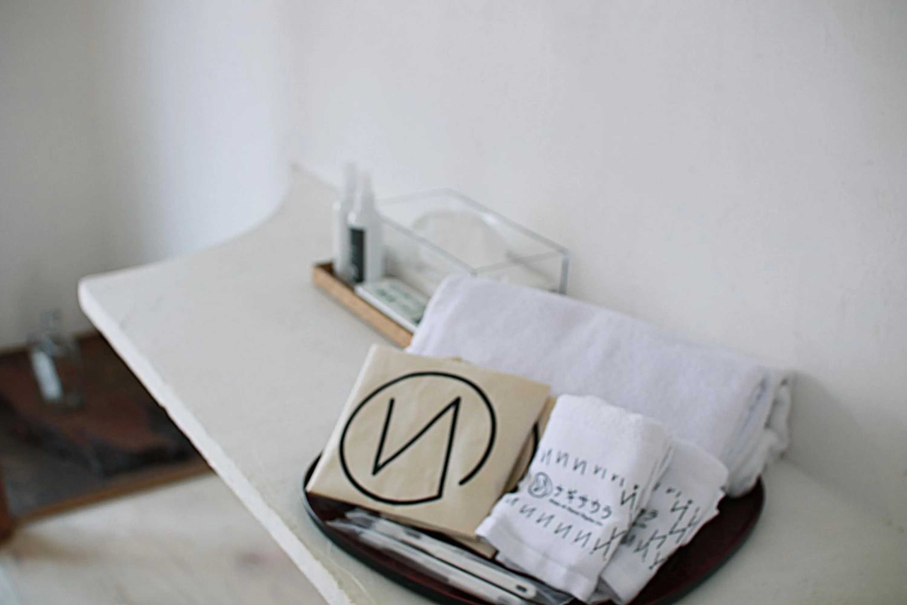 towels, Bed in Atelier & Hostel Nagaisa-Ura