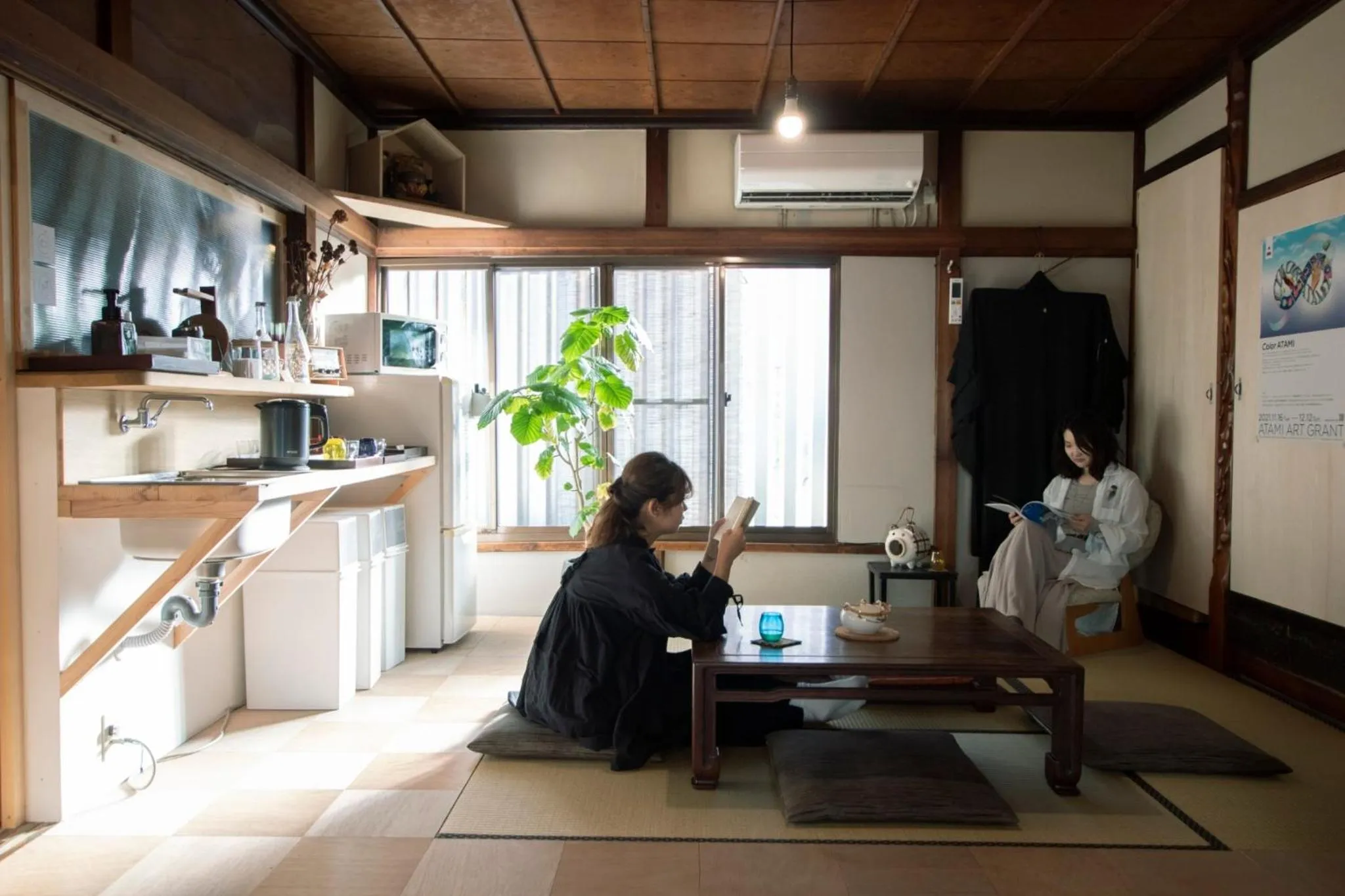 Communal lounge/ TV room in Atelier & Hostel Nagaisa-Ura