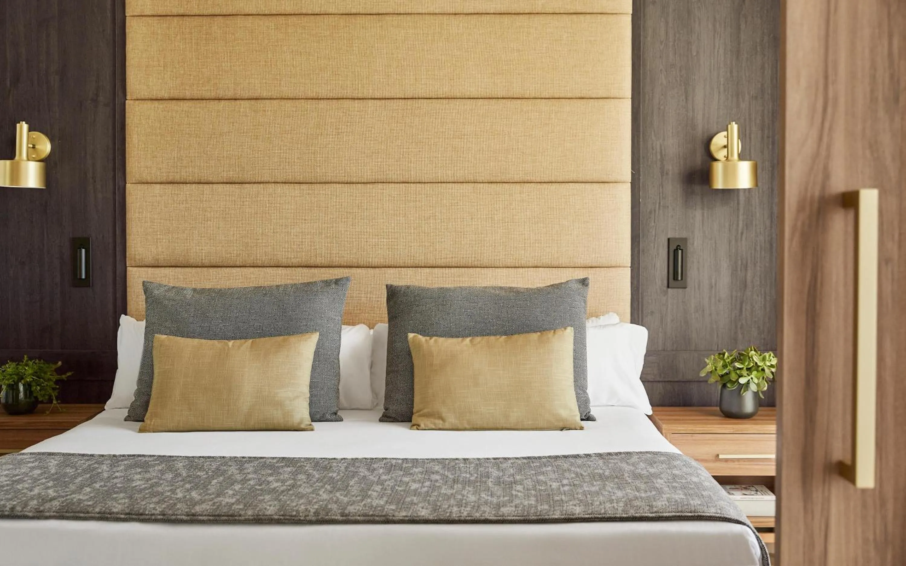 Photo of the whole room, Bed in Zafiro Palace Andratx