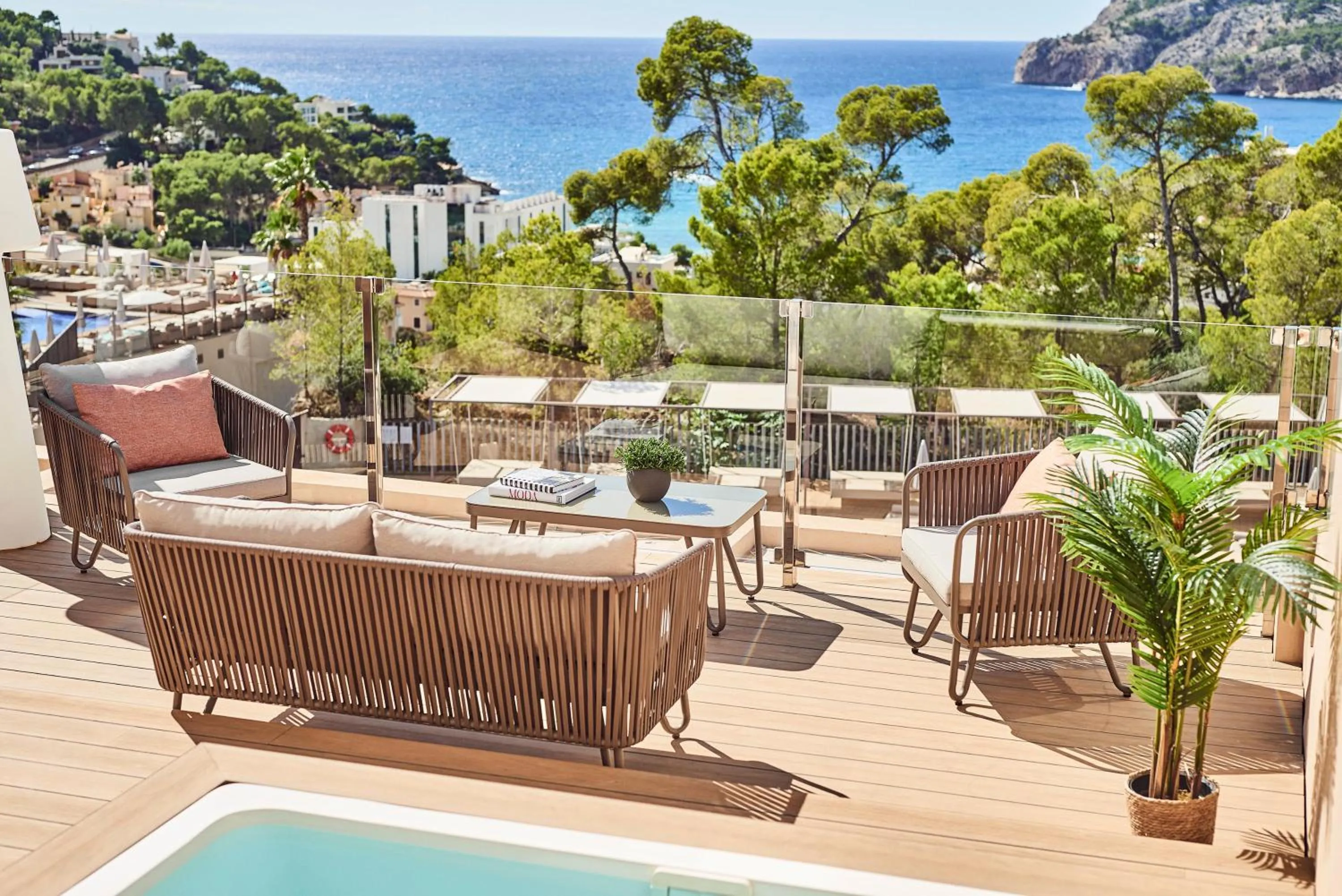 Photo of the whole room in Zafiro Palace Andratx