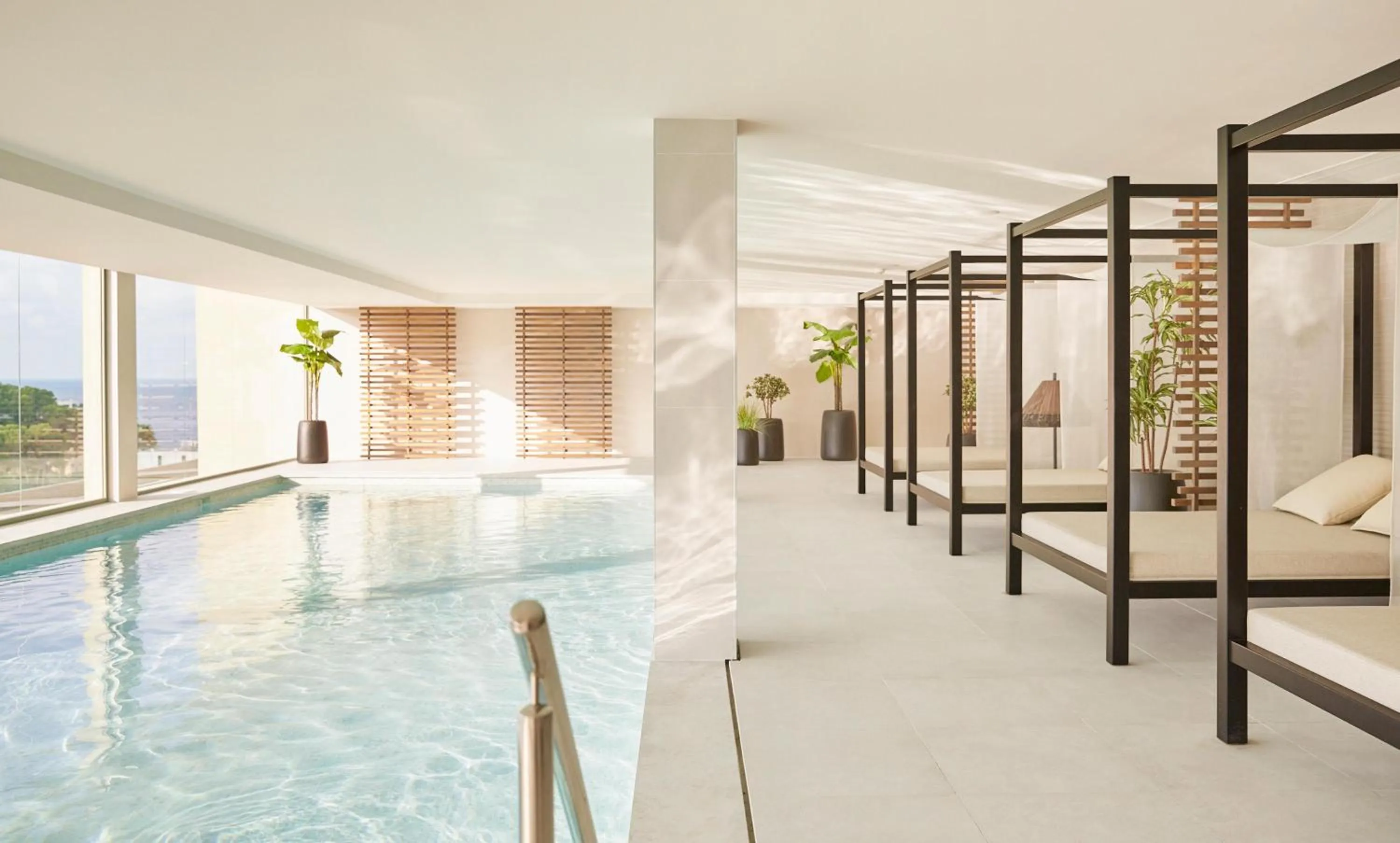 Swimming pool in Zafiro Palace Andratx