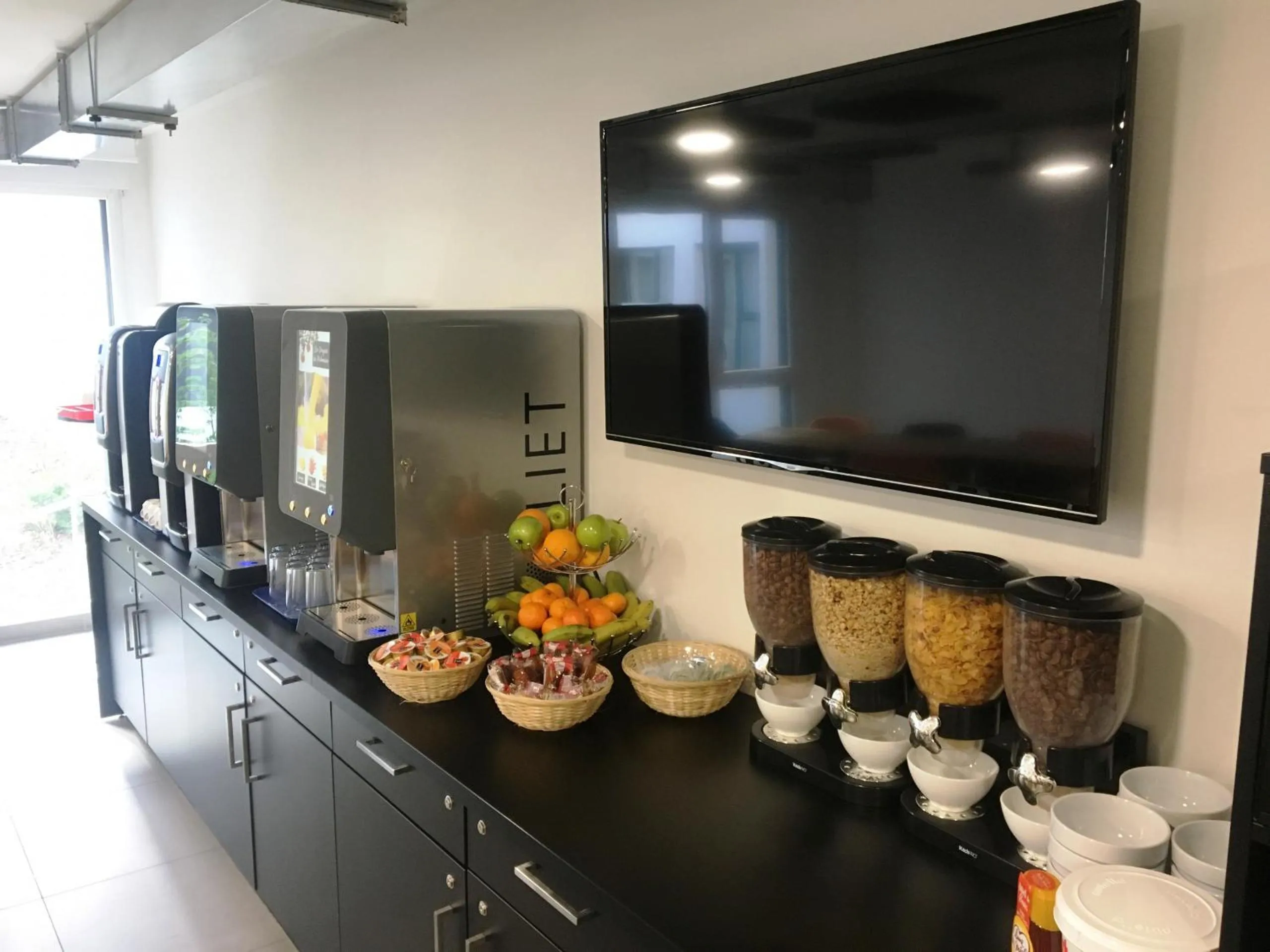 Coffee/tea facilities in Twenty Business Flats Villejuif Croizat