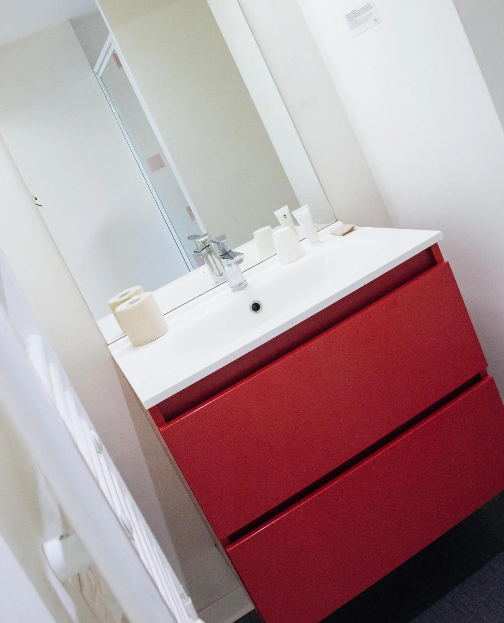 Bathroom in Twenty Business Flats Villejuif Croizat