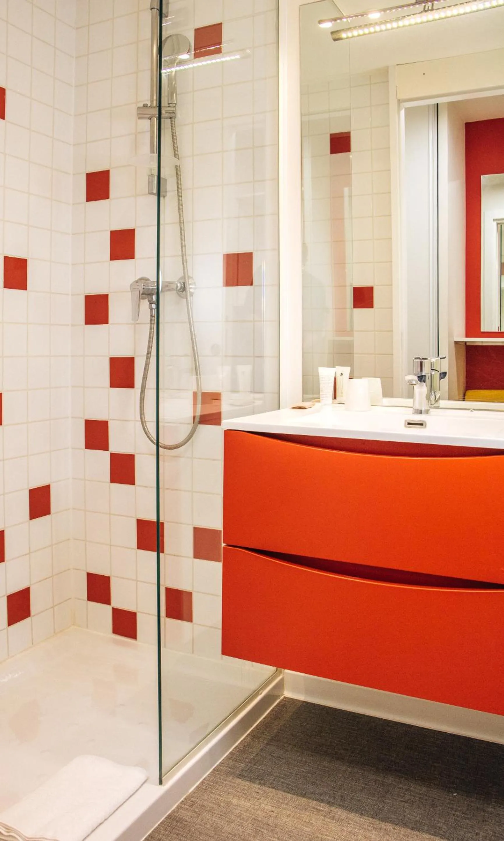 Bathroom in Twenty Business Flats Villejuif Croizat