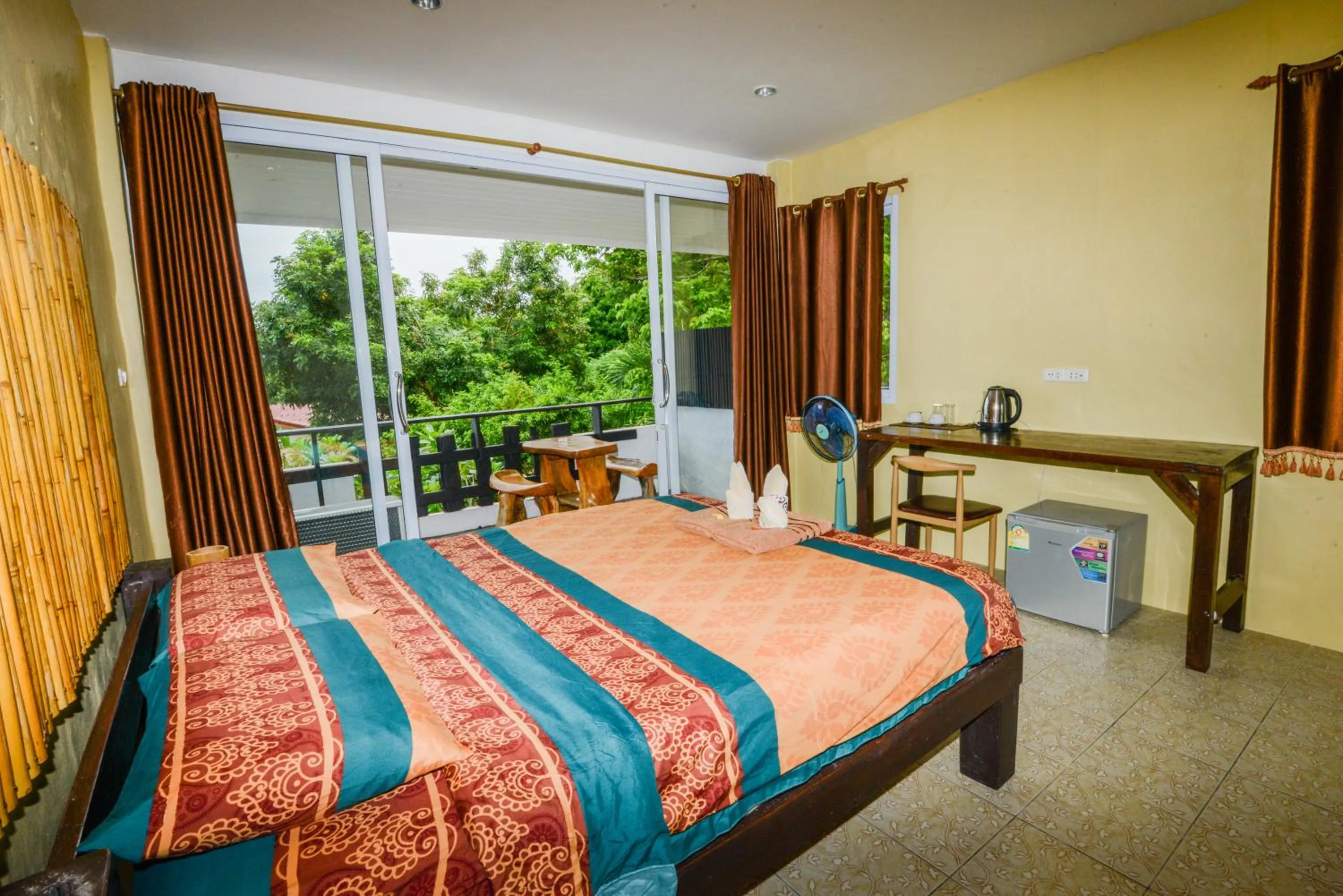 Bed in Sairee View Resort