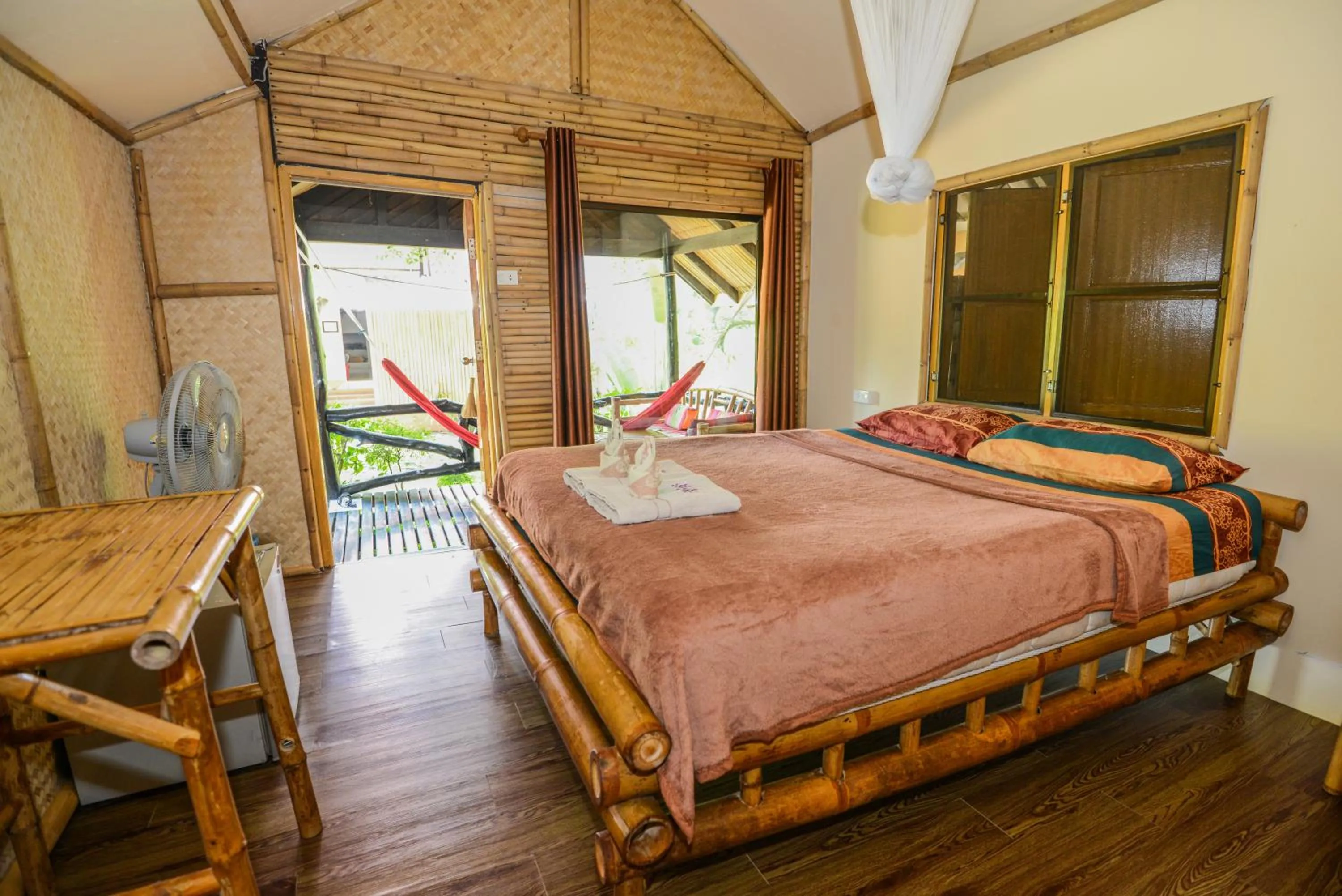 Bed in Sairee View Resort