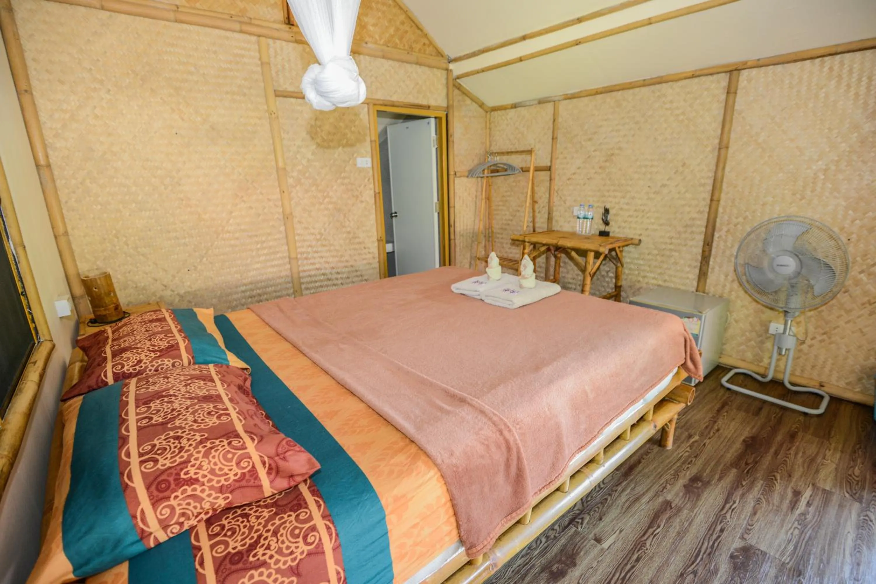 Bed in Sairee View Resort