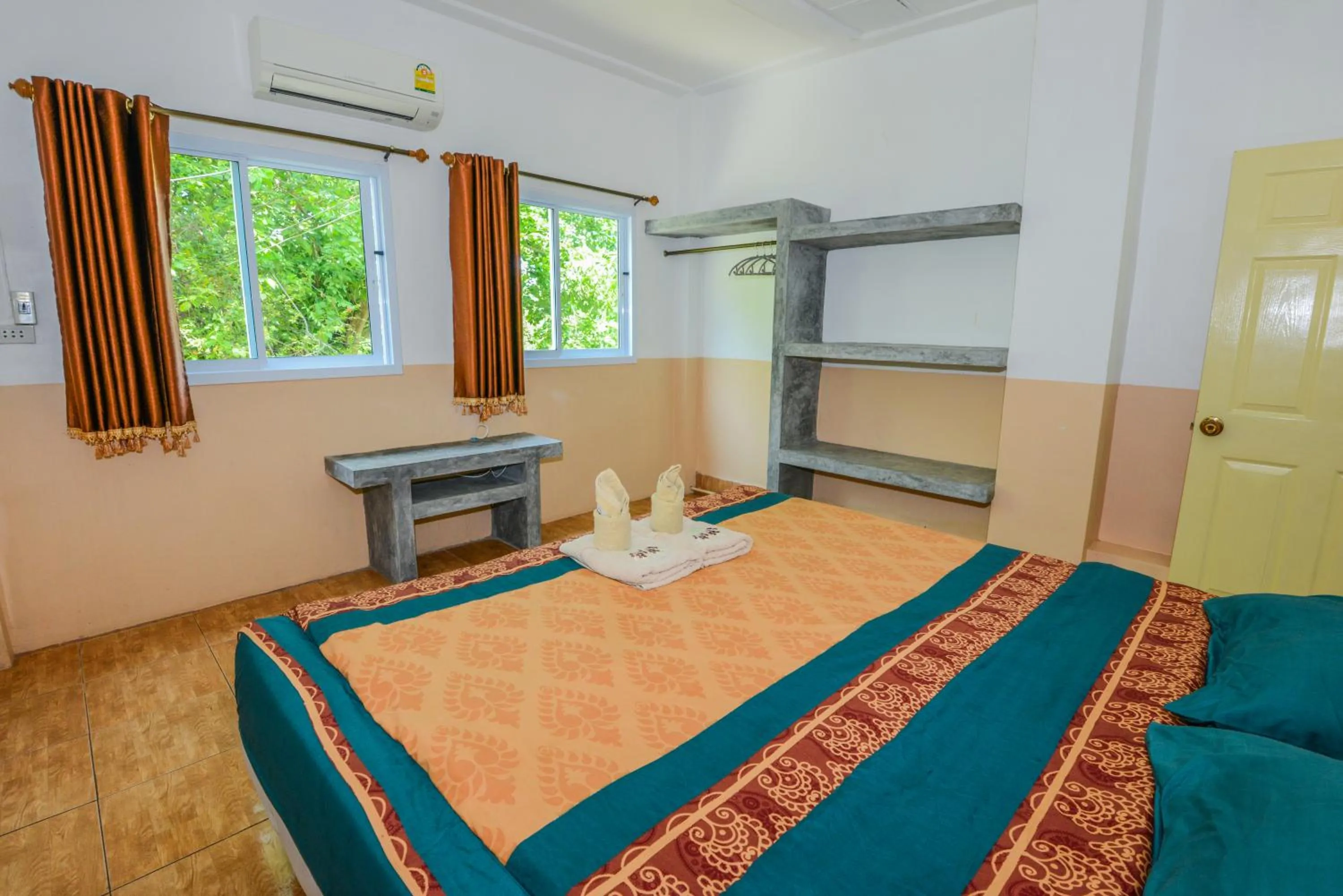 Bed in Sairee View Resort