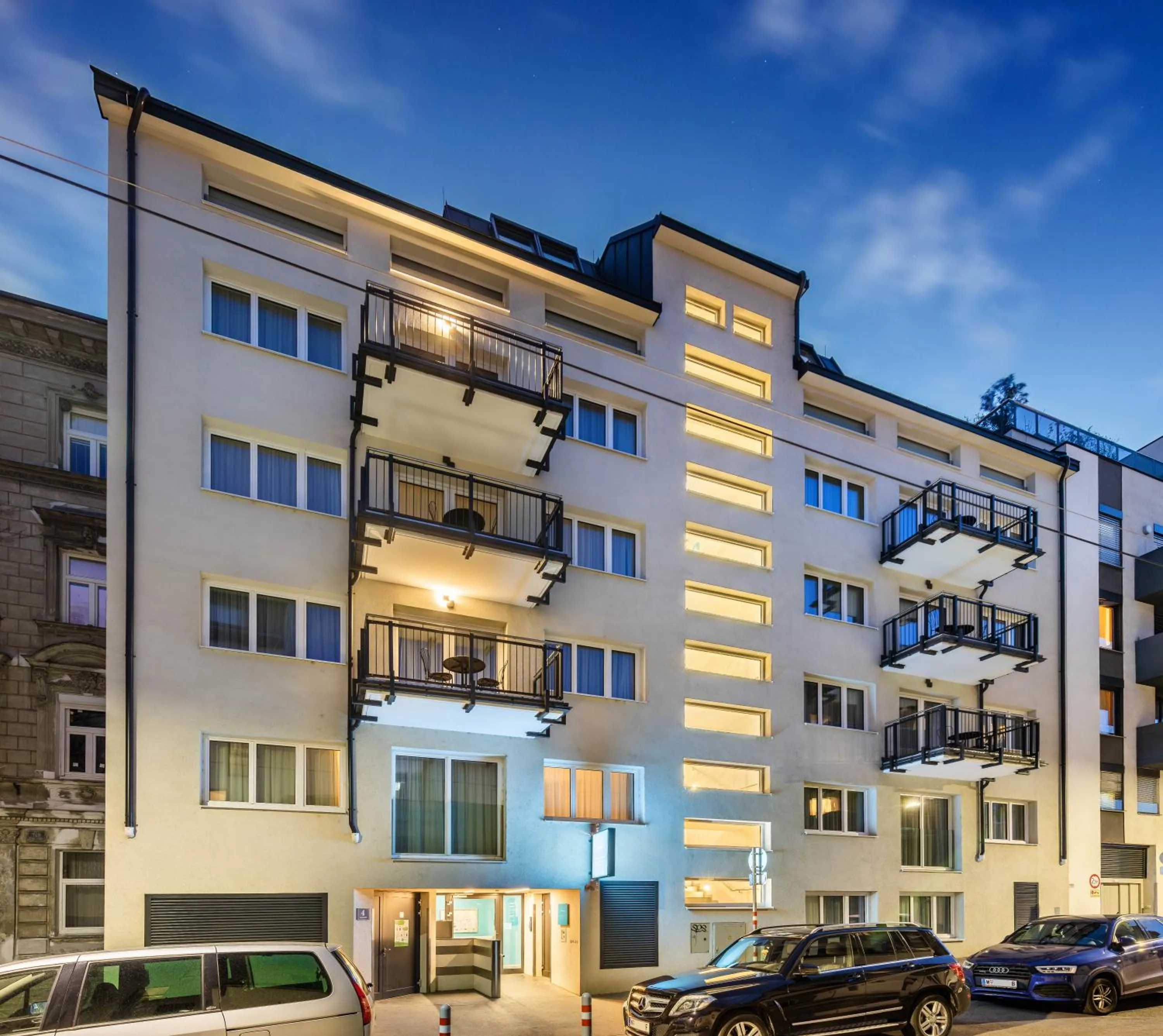 Property building in Jimmy's Apartments Lory