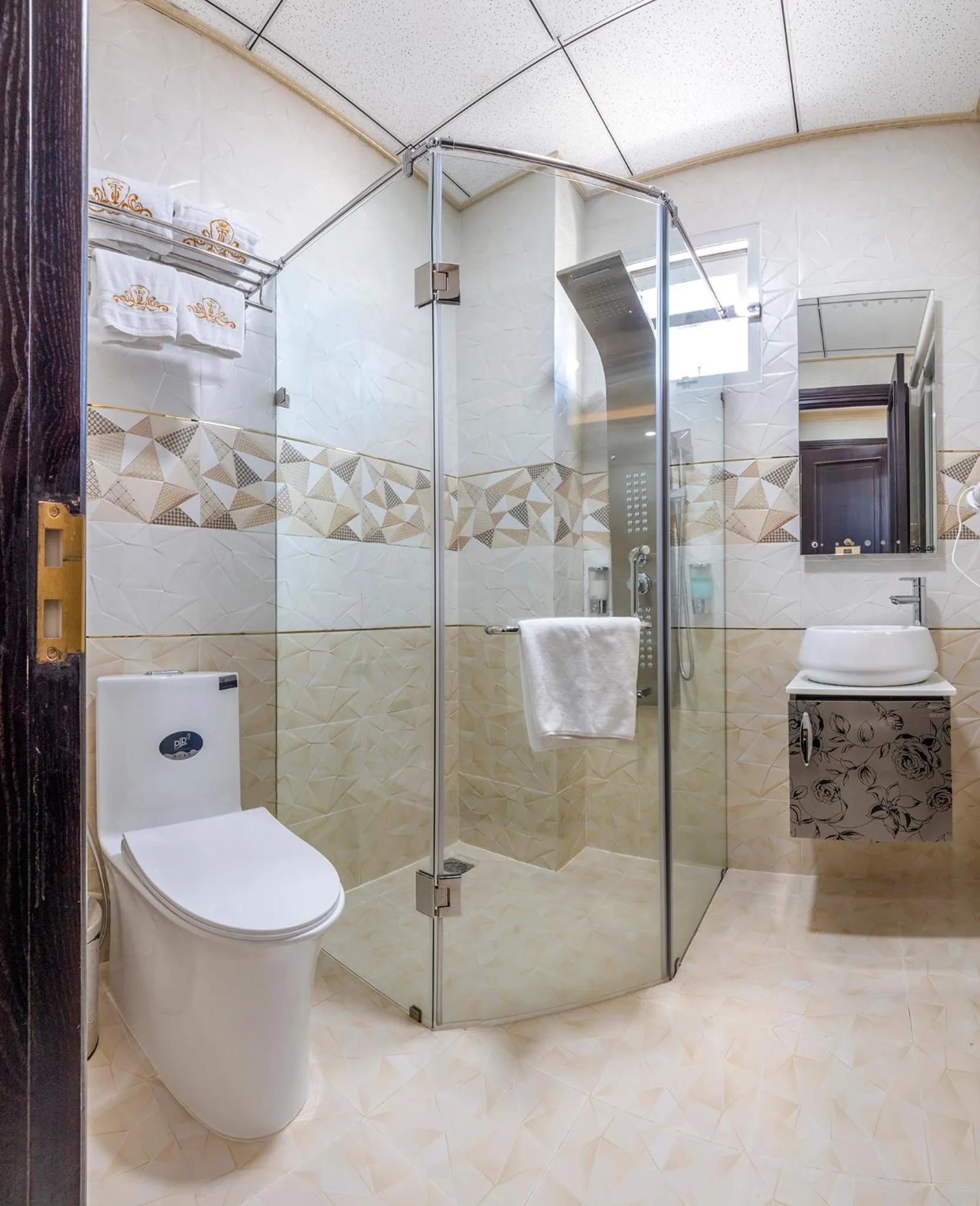 Bathroom in Queen T&T Dalat Hotel