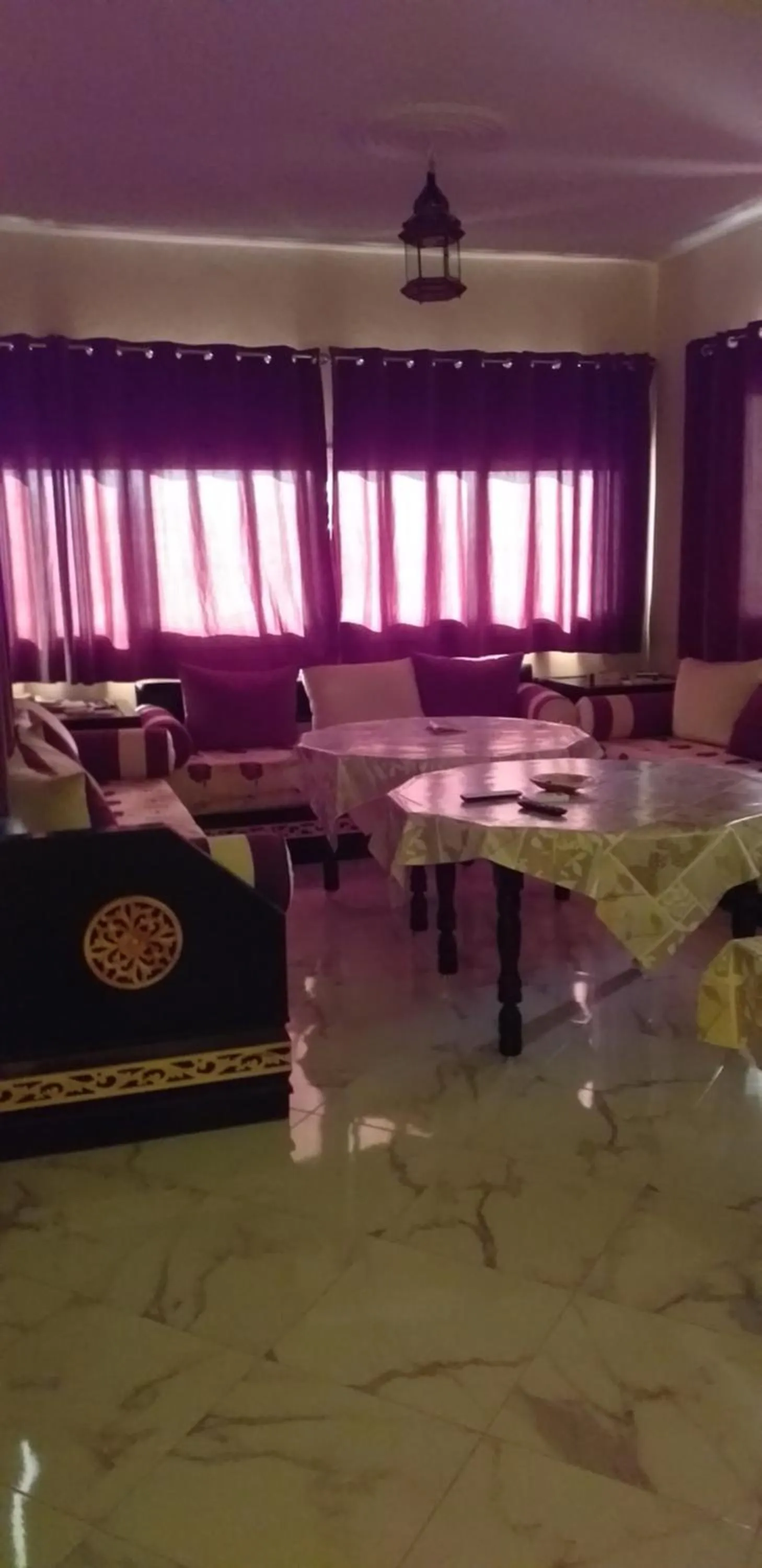 Communal lounge/ TV room in MAISON D’HÔTE LES TORTUES -