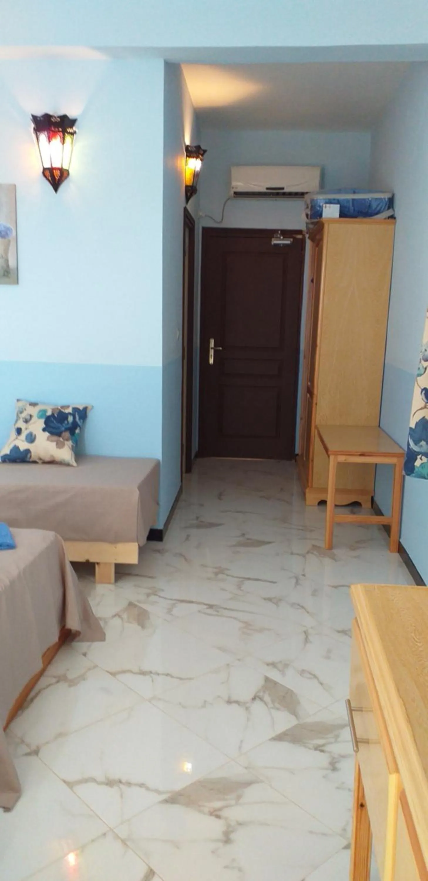 Photo of the whole room in MAISON D’HÔTE LES TORTUES -