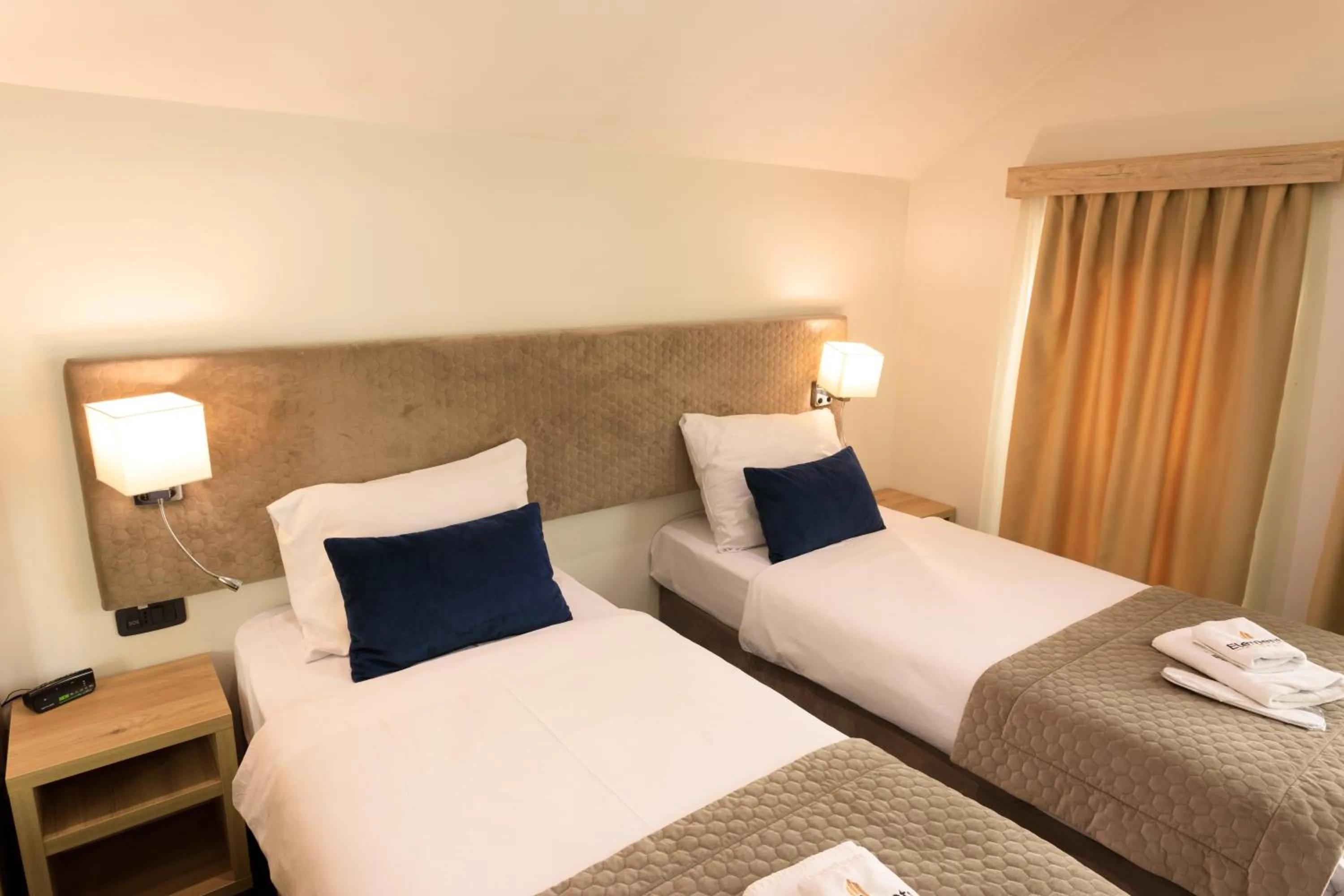 Photo of the whole room, Bed in Hotel Elements