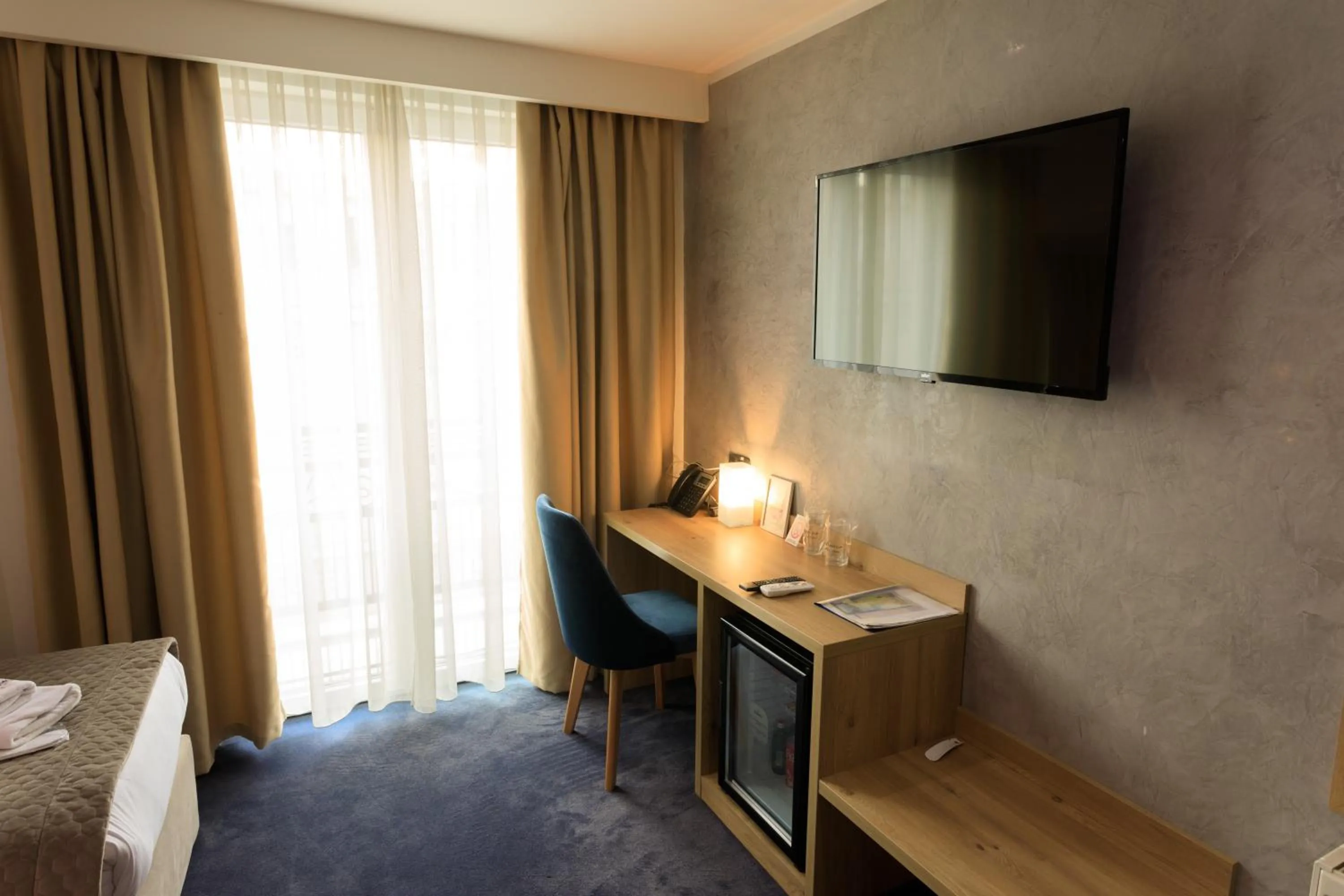 TV and multimedia, Bed in Hotel Elements