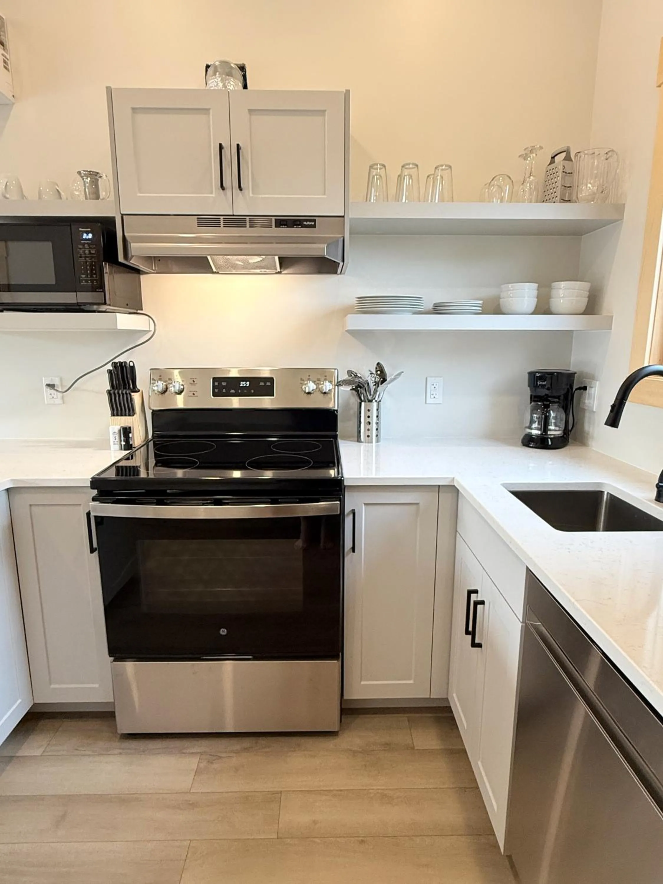 Royalty Maples Motel & Cottages