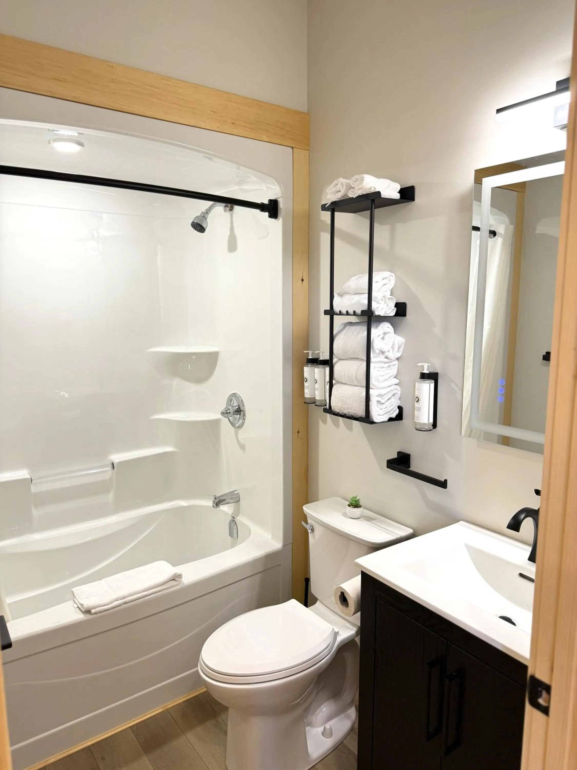 Royalty Maples Motel & Cottages