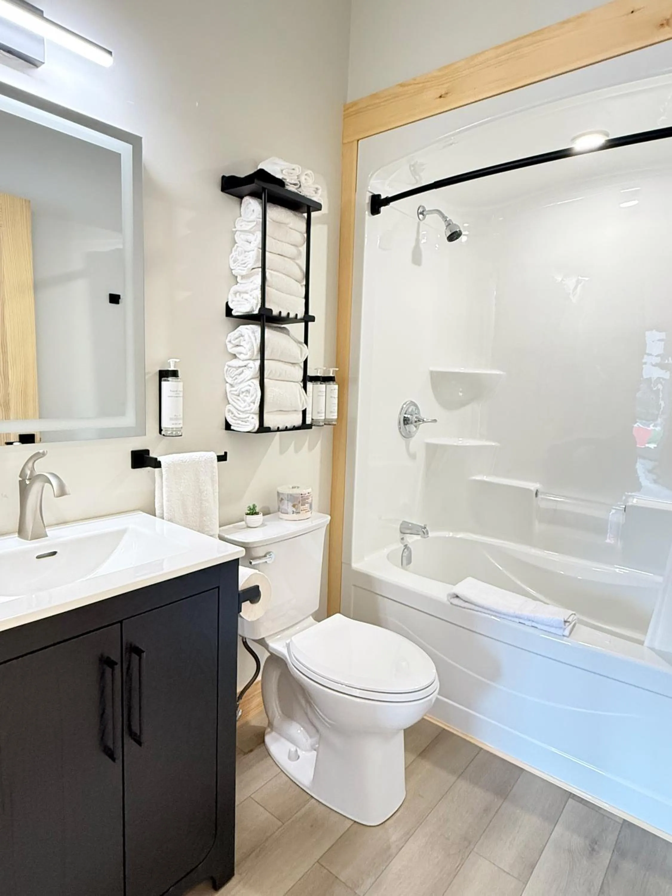 Royalty Maples Motel & Cottages