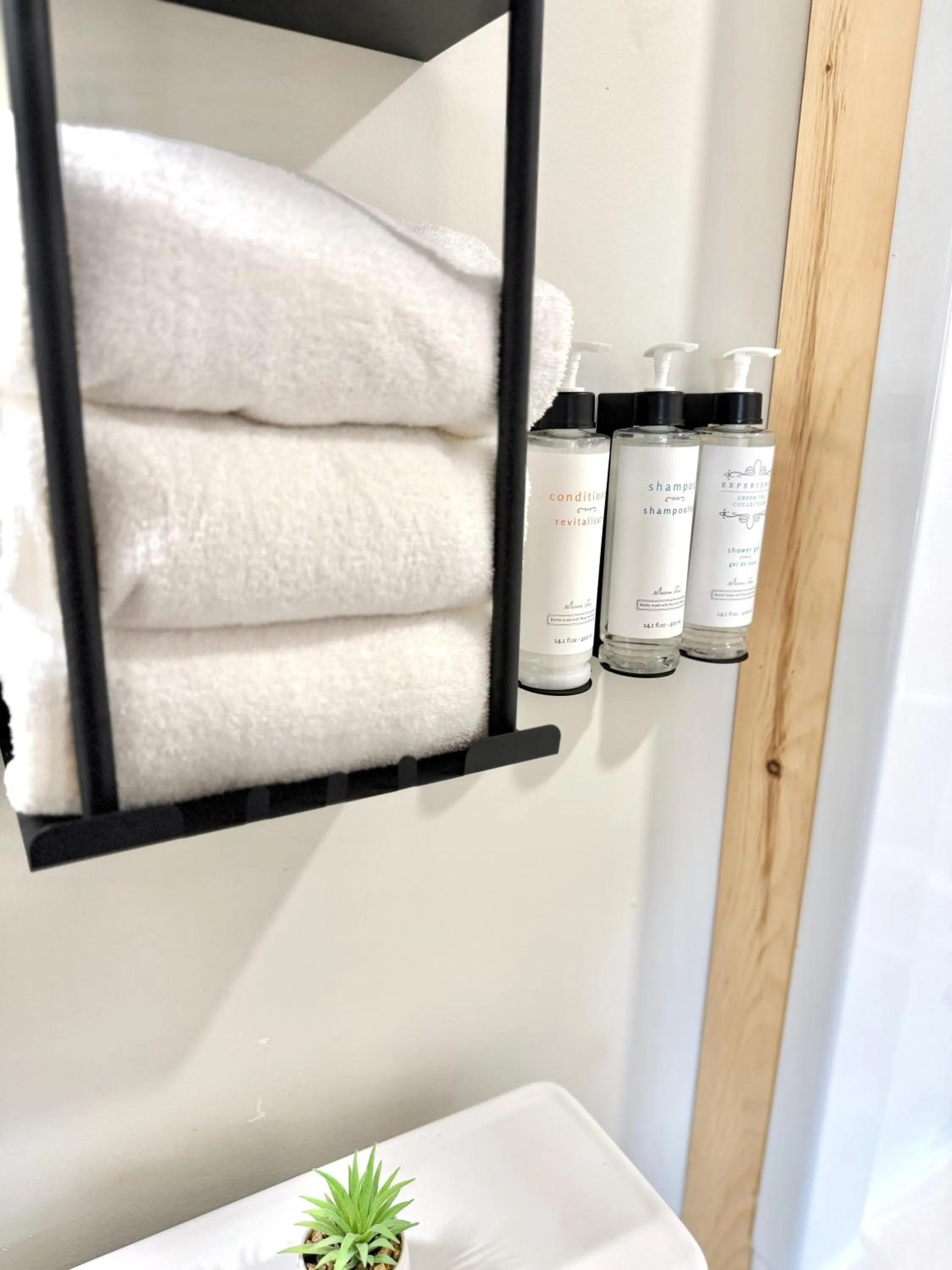 Royalty Maples Motel & Cottages