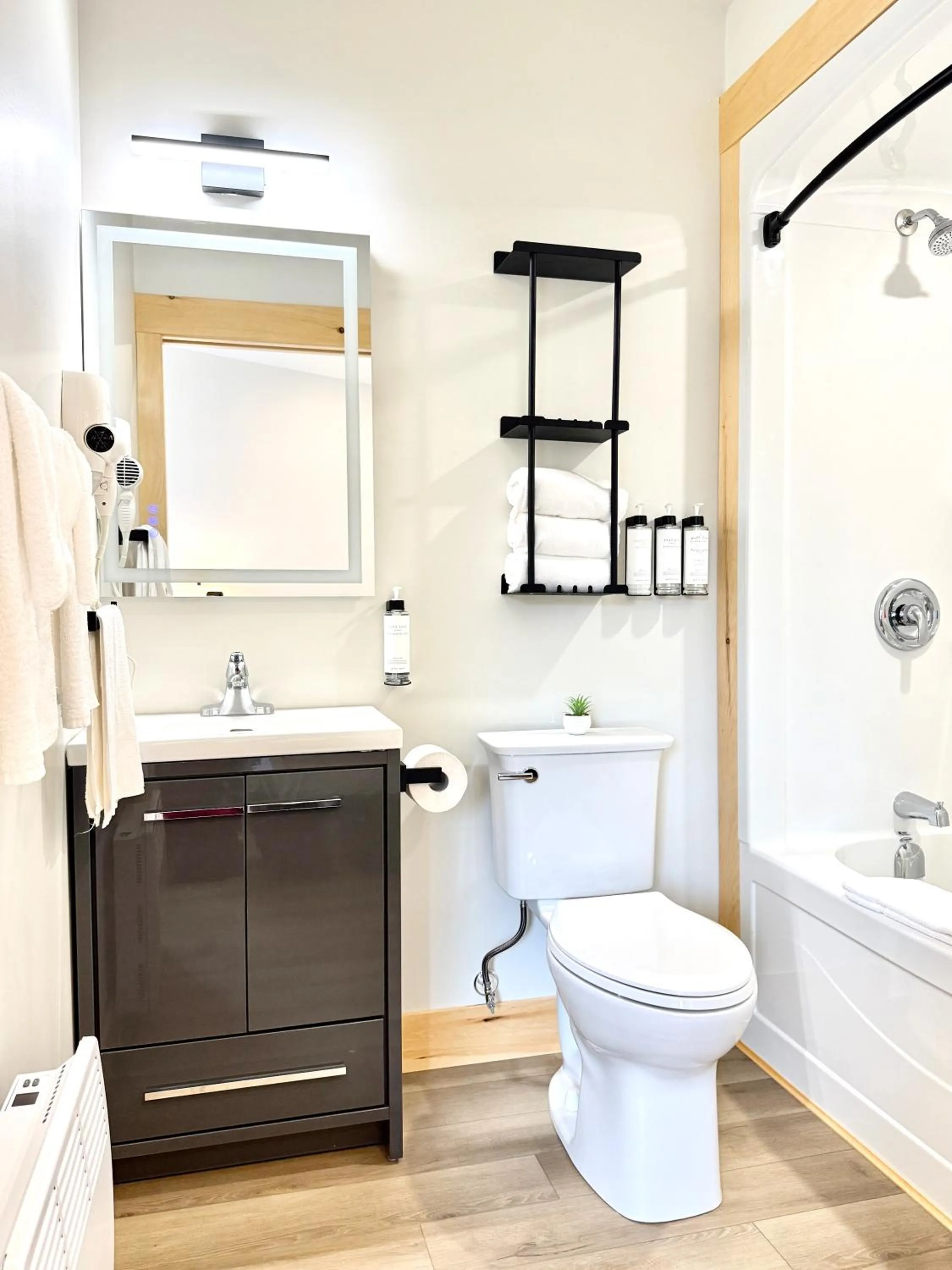 Royalty Maples Motel & Cottages