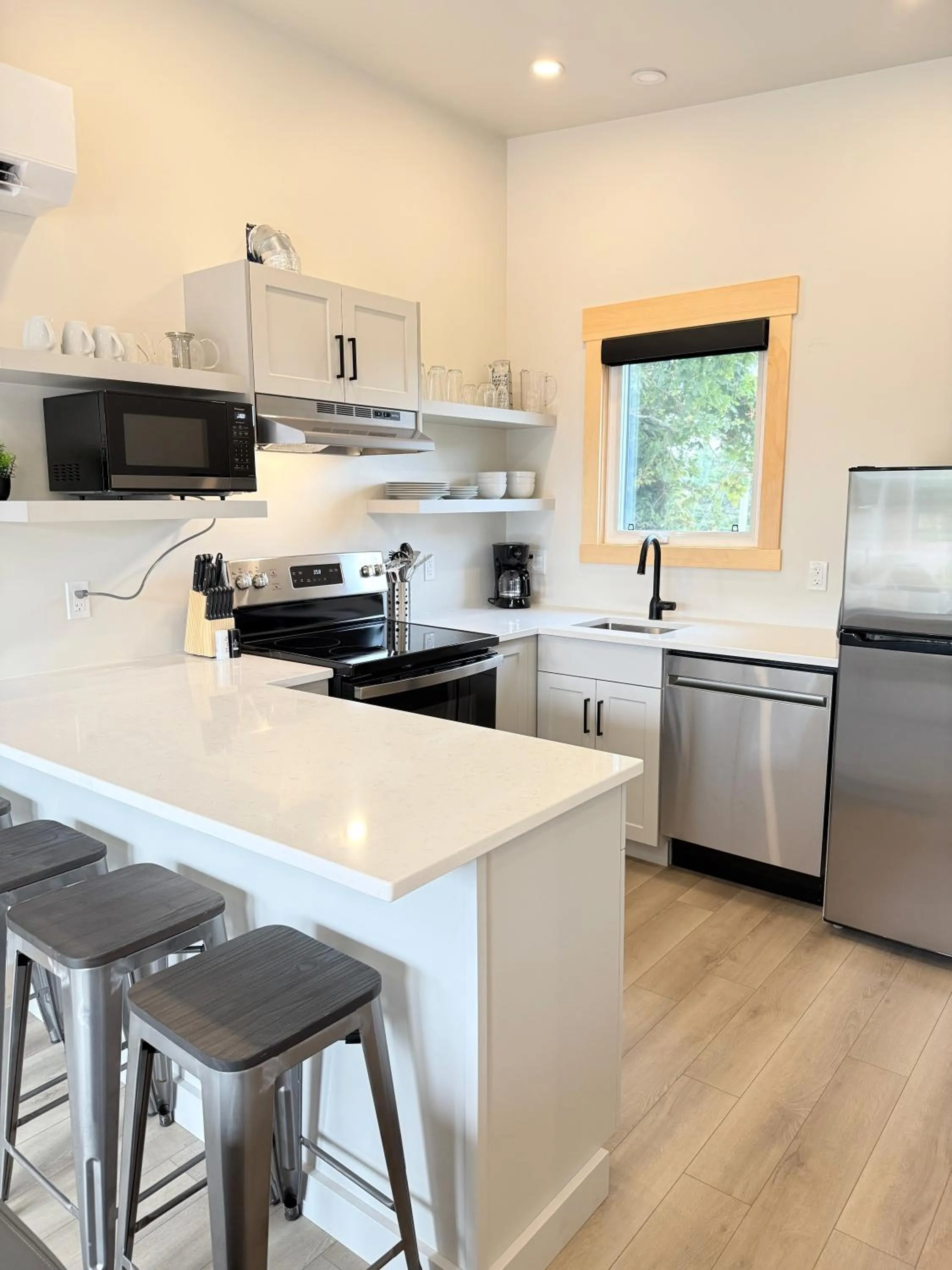 Royalty Maples Motel & Cottages